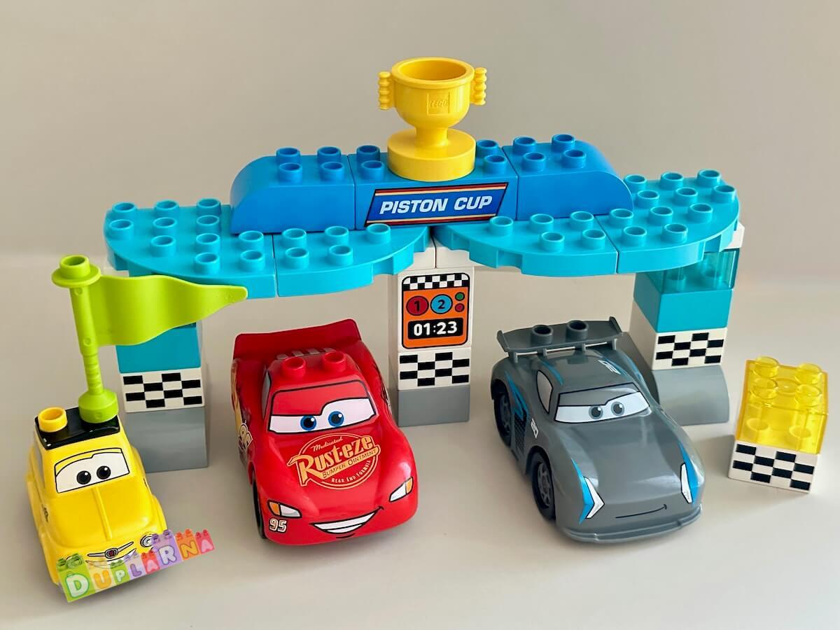 Lego Duplo 10857 - Cars - Závod o zlatý píst