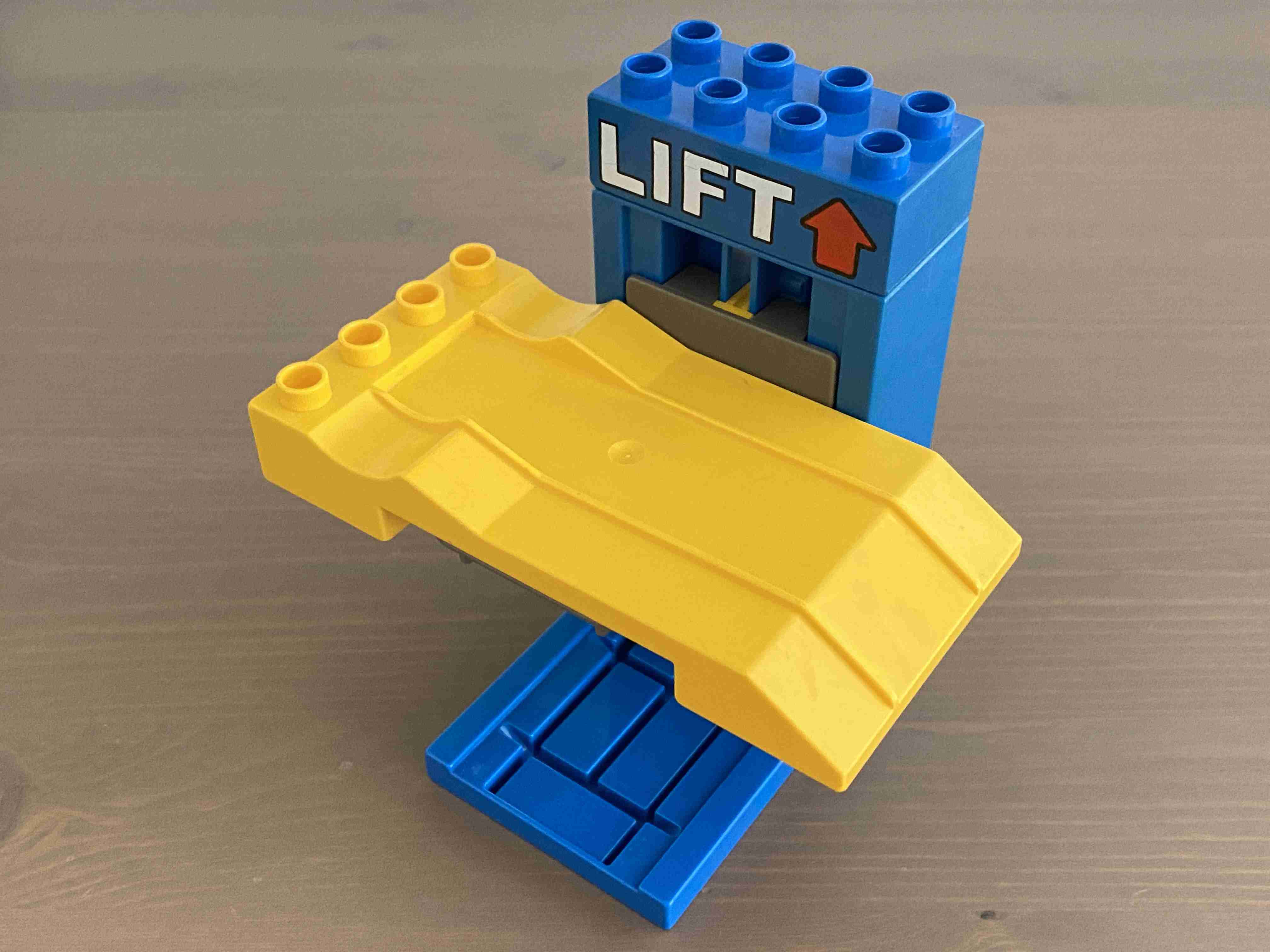 Lego Duplo výtah pro auta / zvedací plošina