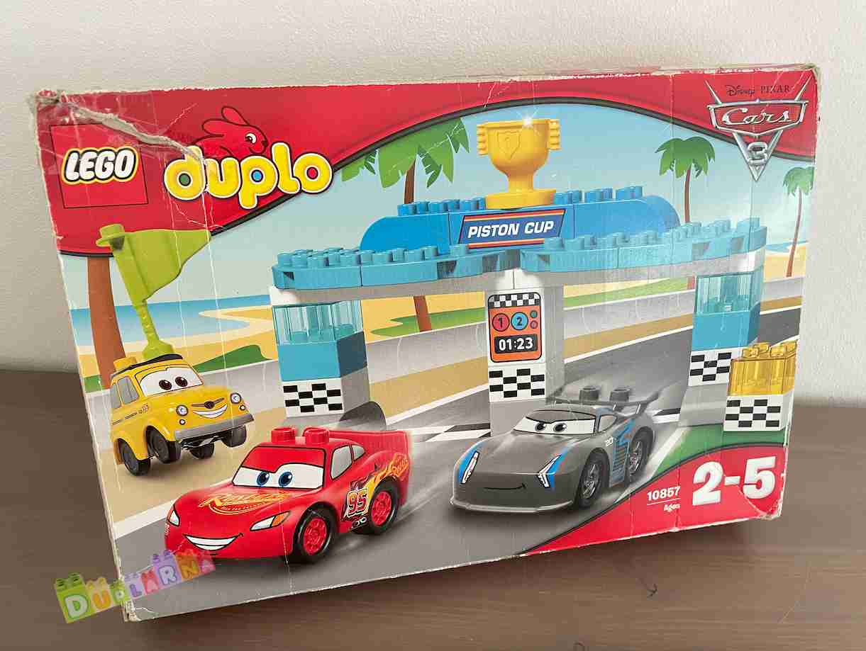 Lego Duplo 10857 - Cars - Závod o zlatý píst