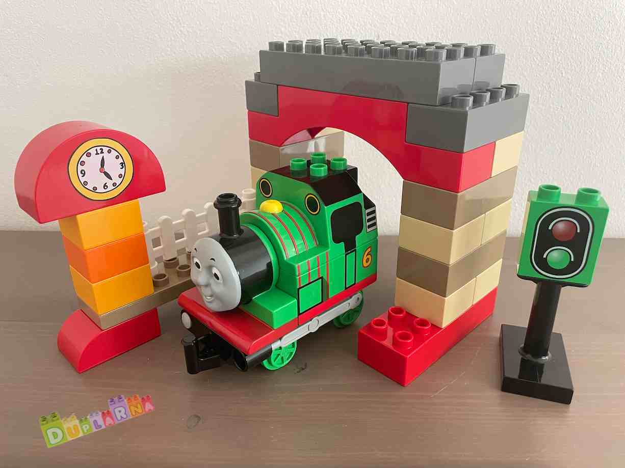 Lego Duplo 5543 - Mašinka Tomáš - Percy v depu
