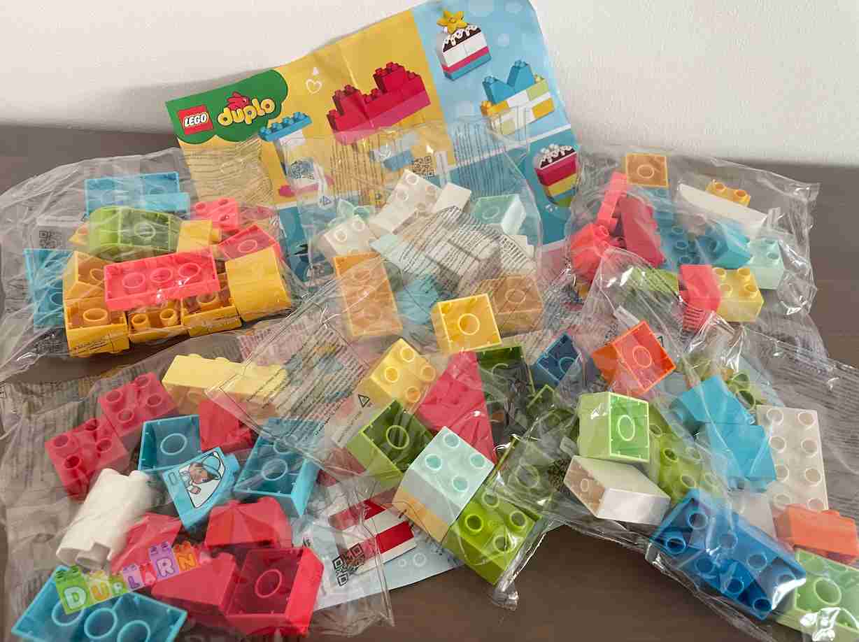 Lego Duplo 10909 - Kreativní set kostek - box se srdíčkem