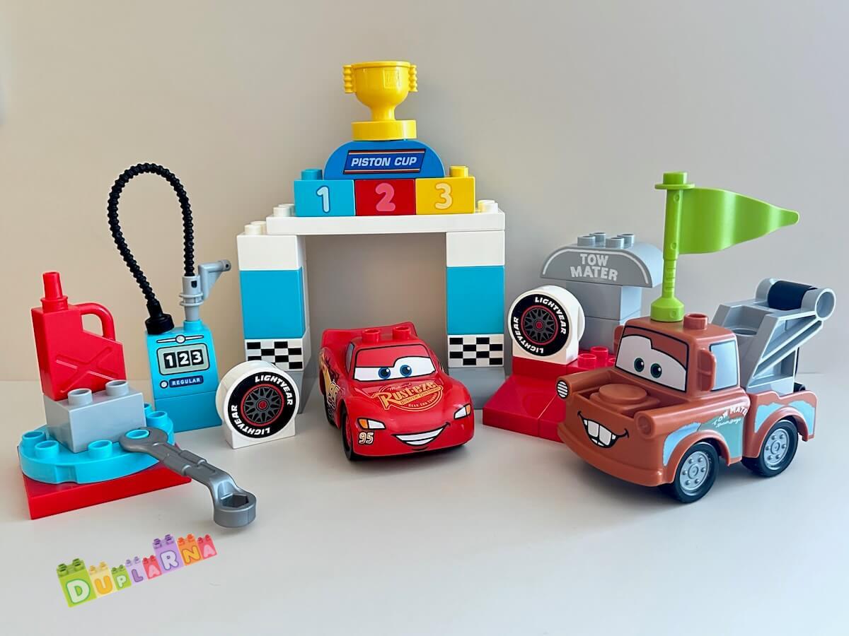Lego Duplo 10924 - Cars - Závodní den Bleska McQueena