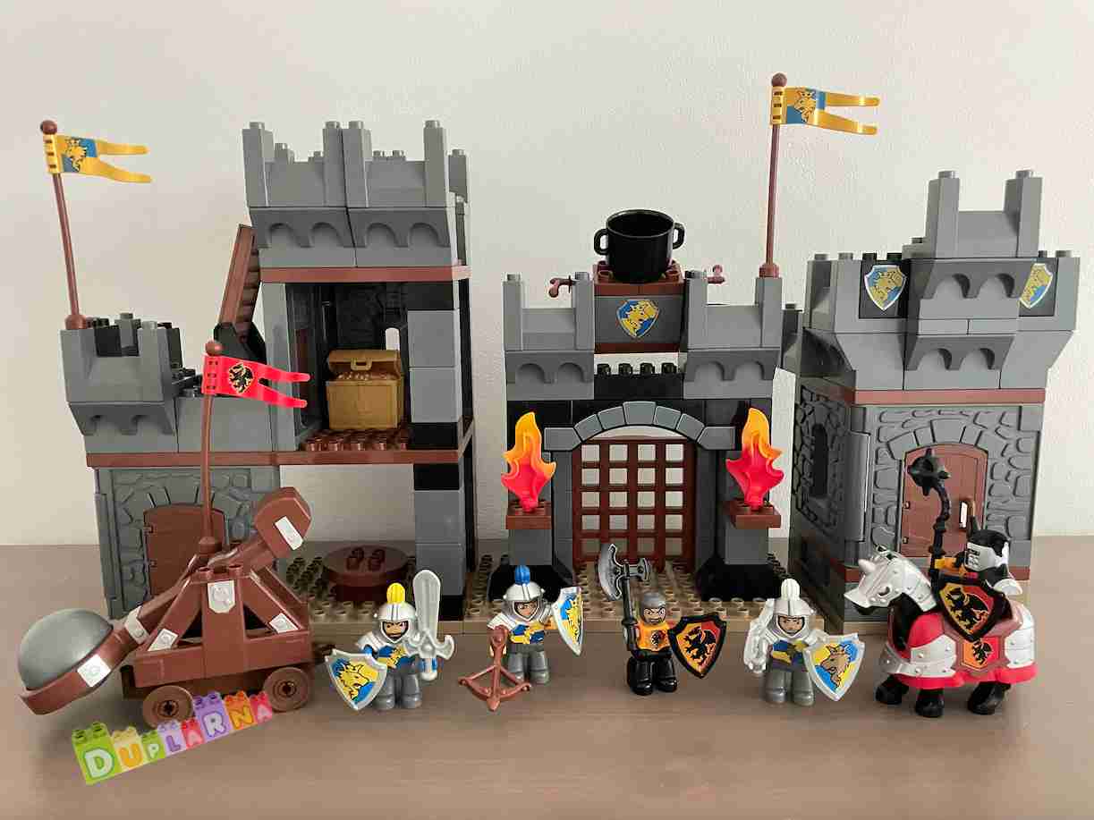 Lego Duplo 4777 - Hrad rytířů - Velký rytířský hrad s katapultem