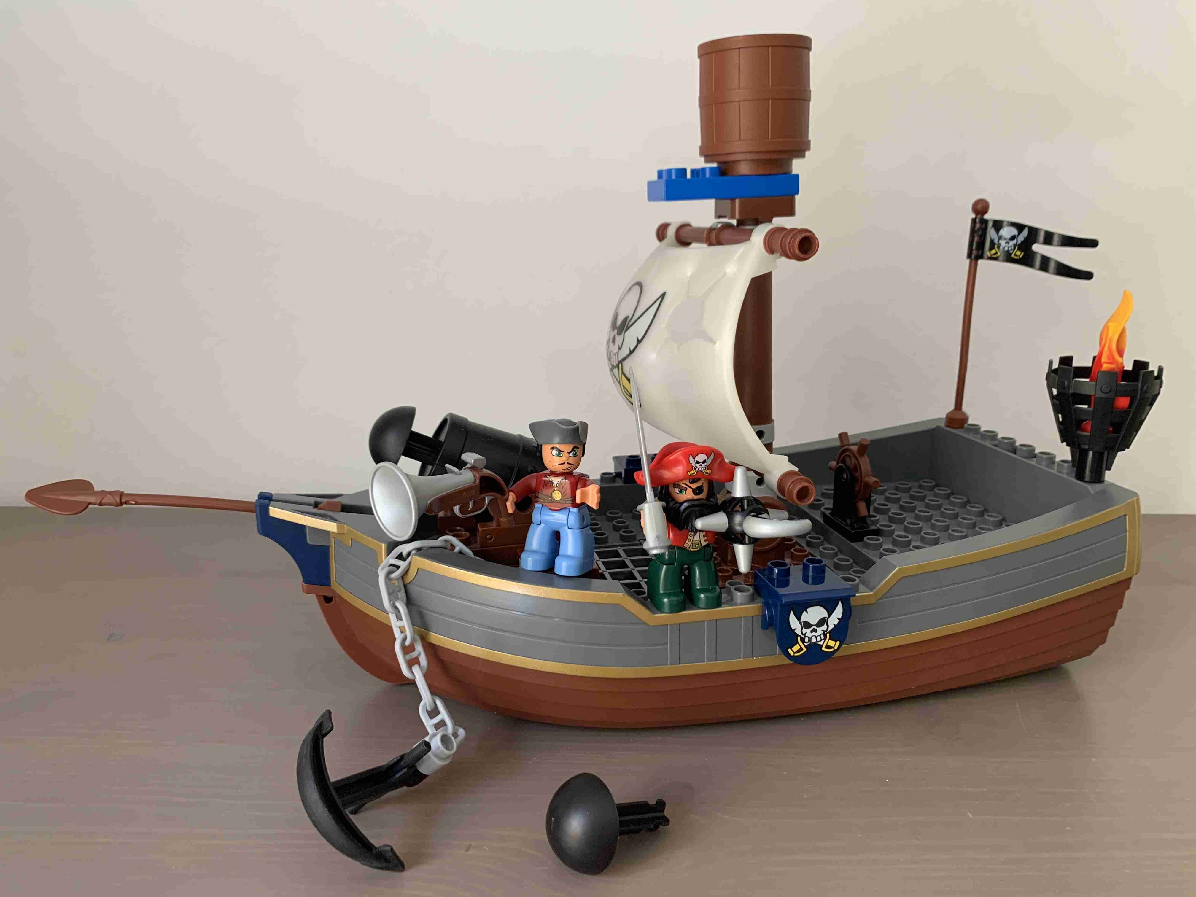 Lego Duplo 7881 - Pirátská loď se svítící plachtou