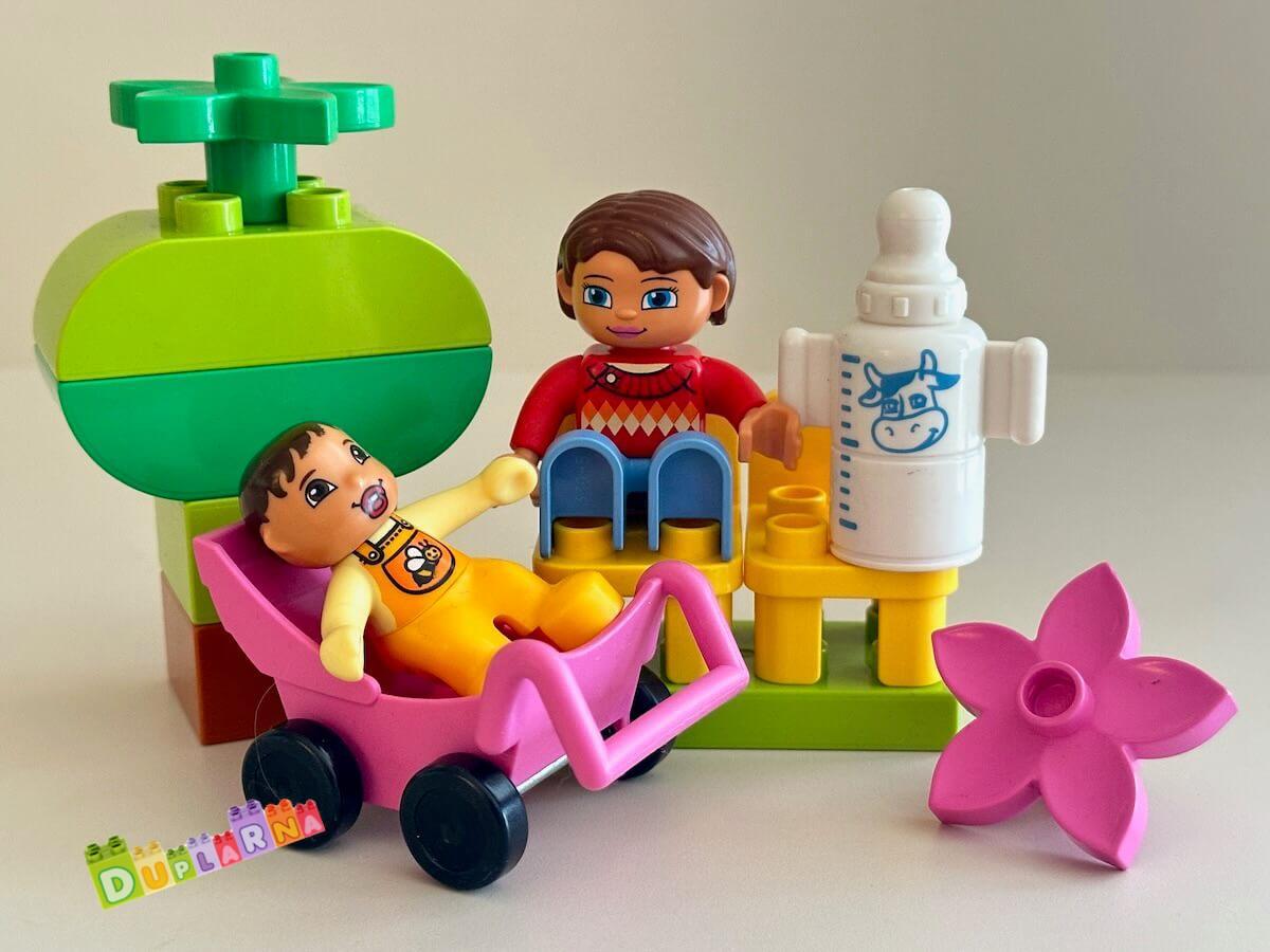 Lego Duplo 10585 - Krmení dítěte ( miminko + kočárek )