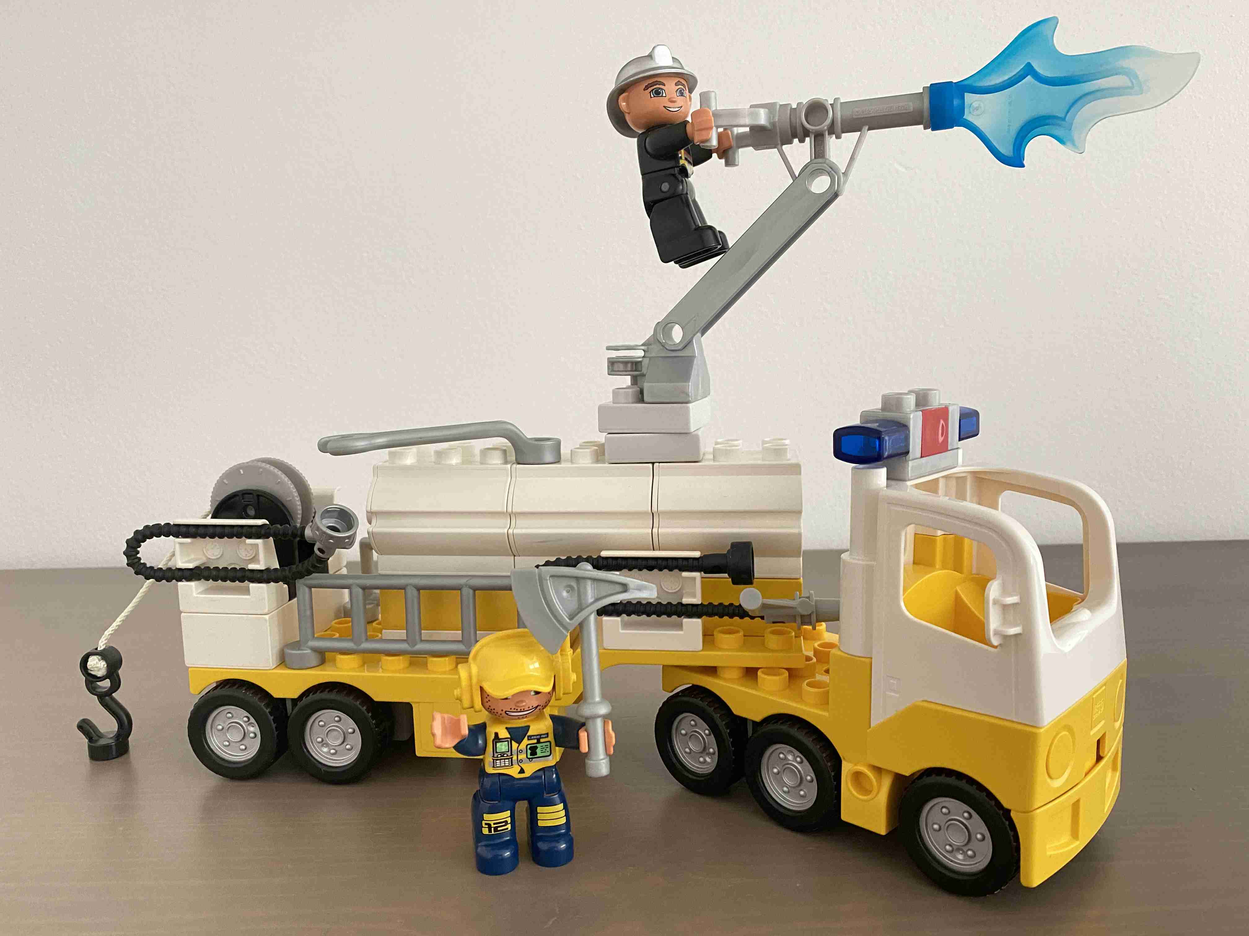 Lego Duplo 7844 - Letištní hasiči - cisterna - Airport Rescue Truck