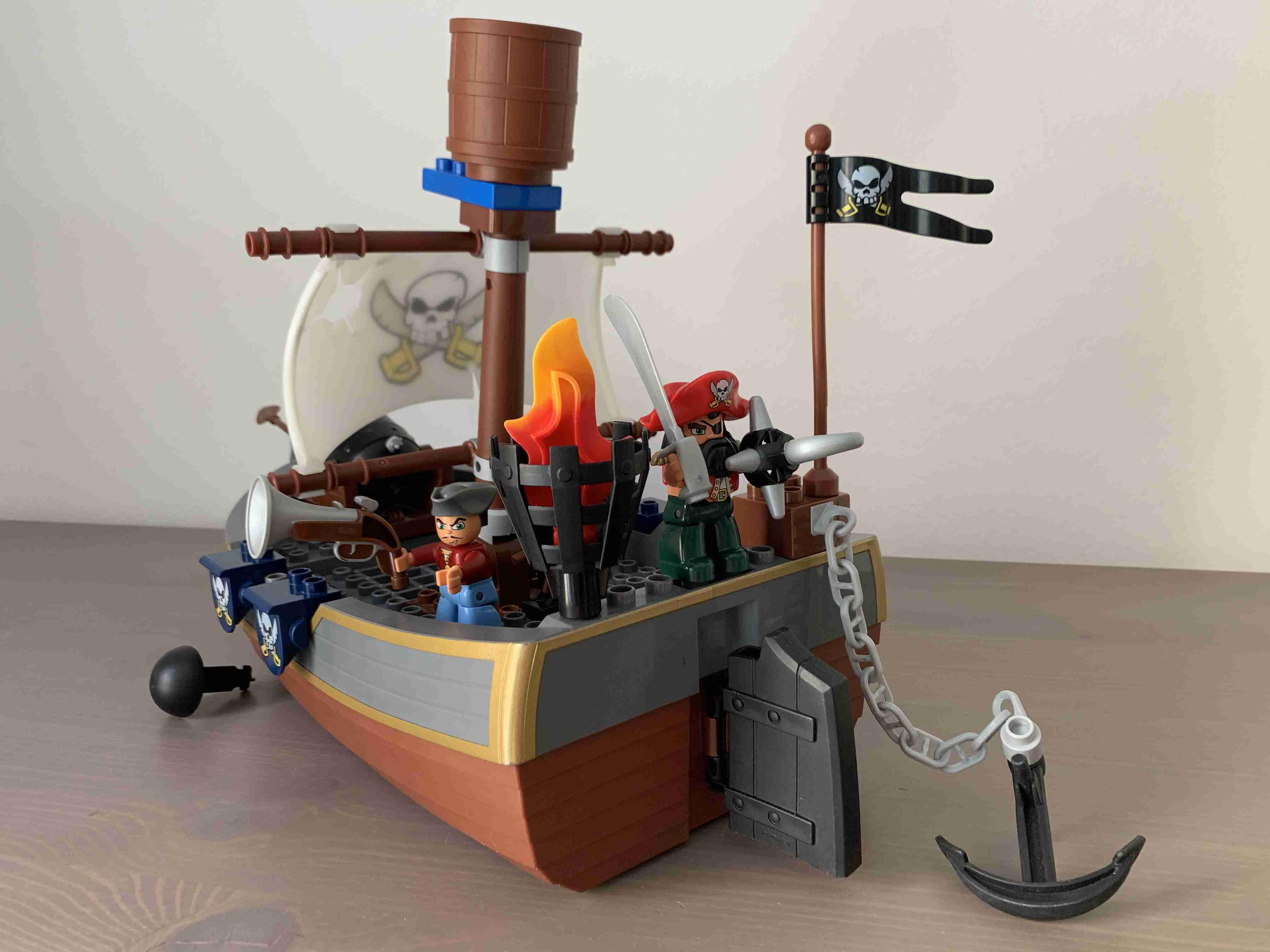 Lego Duplo 7881 - Pirátská loď se svítící plachtou