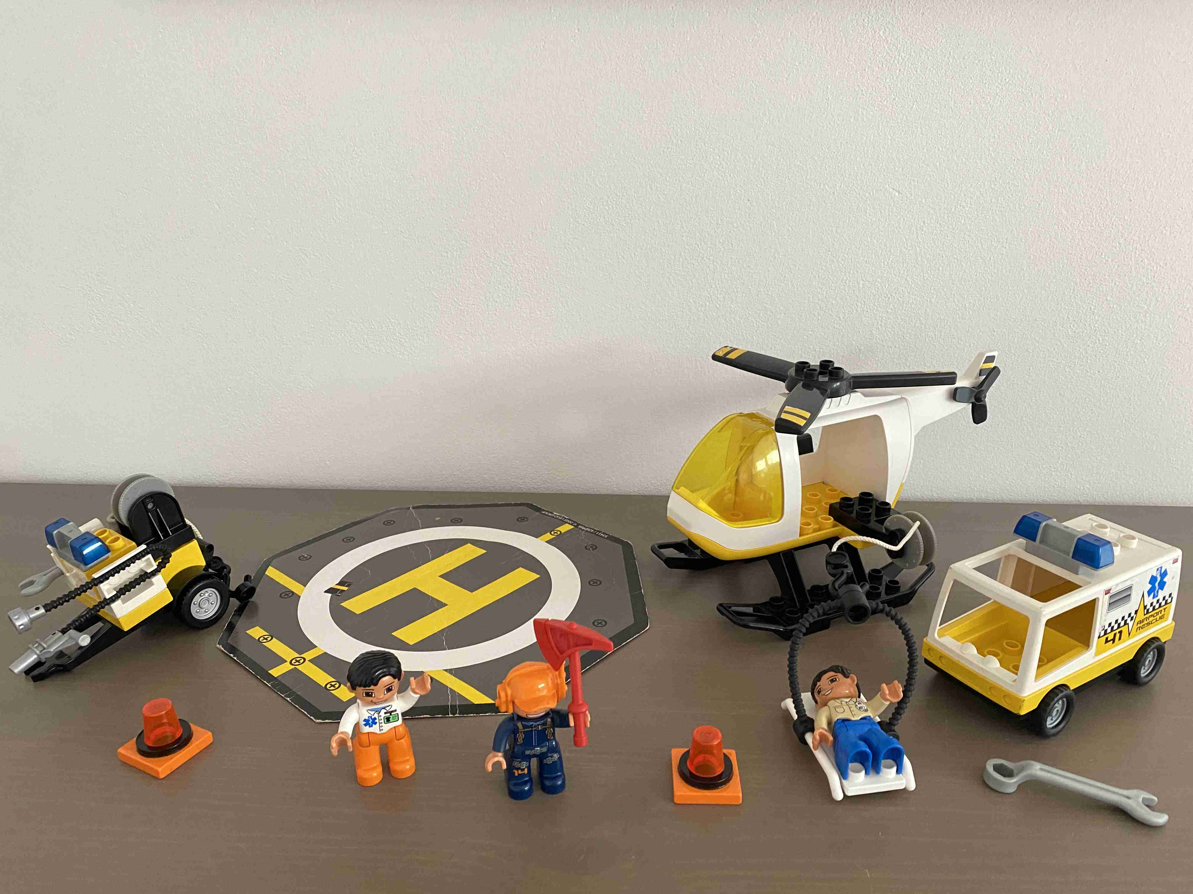 Lego Duplo 7841 - Letištní Vrtulník a sanitka - Helicopter Rescue Unit 