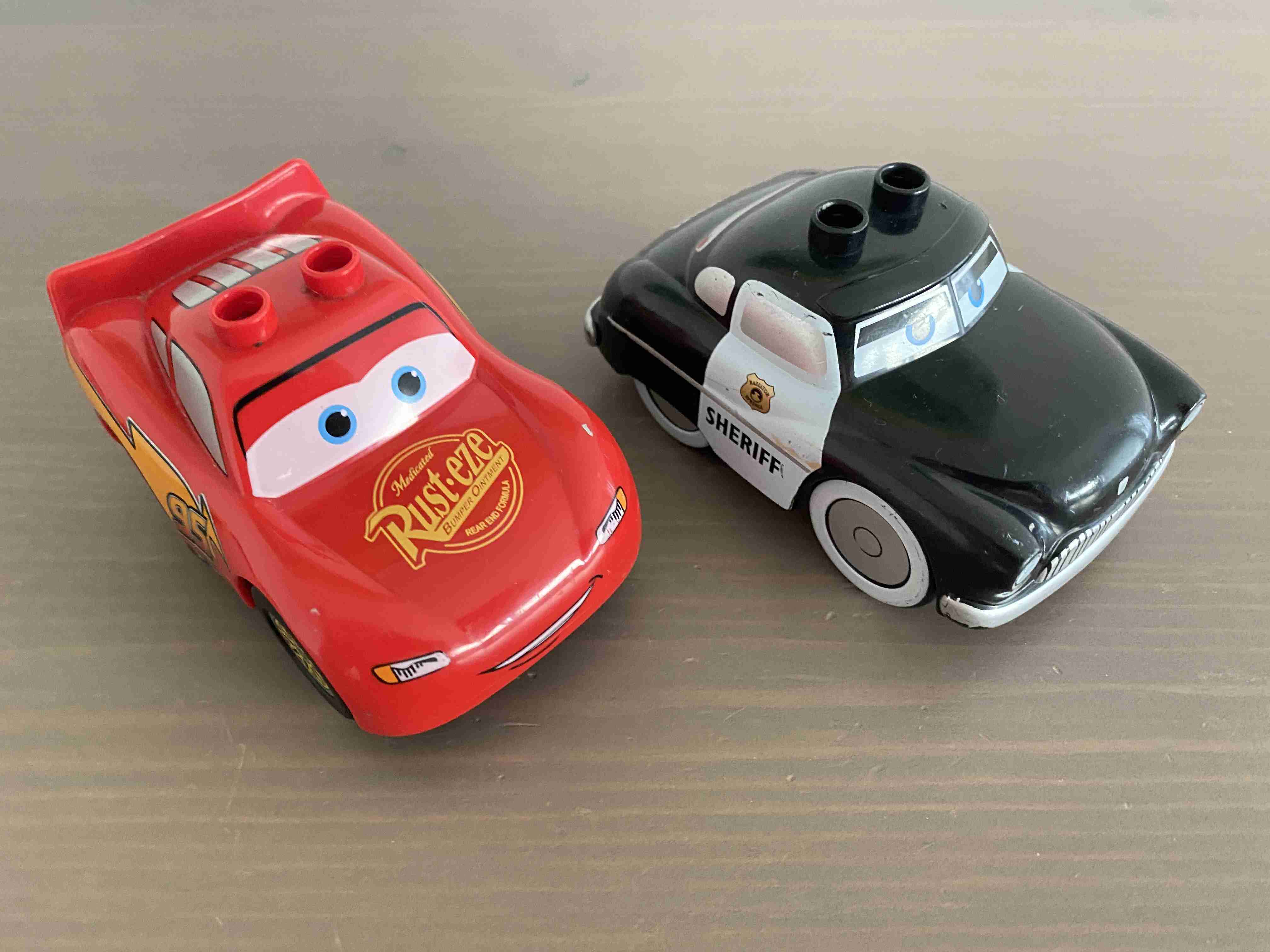 Lego Duplo - Cars - Šerif (Sheriff) + Blesk McQueen (Rust-Eze)