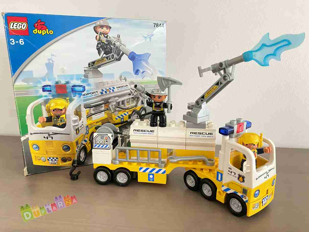 Lego Duplo 7844 - Letištní hasiči - cisterna - Airport Rescue Truck