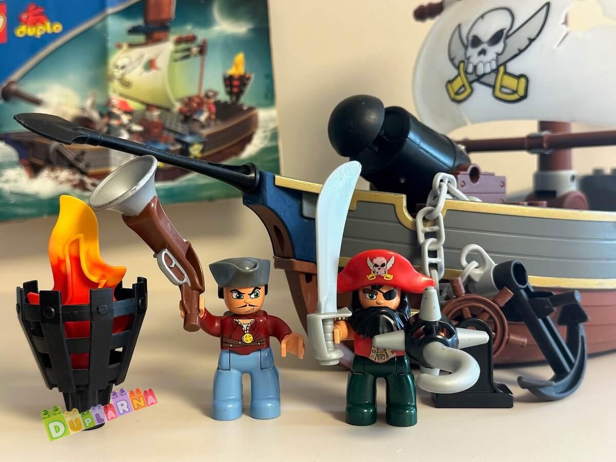 Lego Duplo 7881 - Pirátská loď se svítící plachtou
