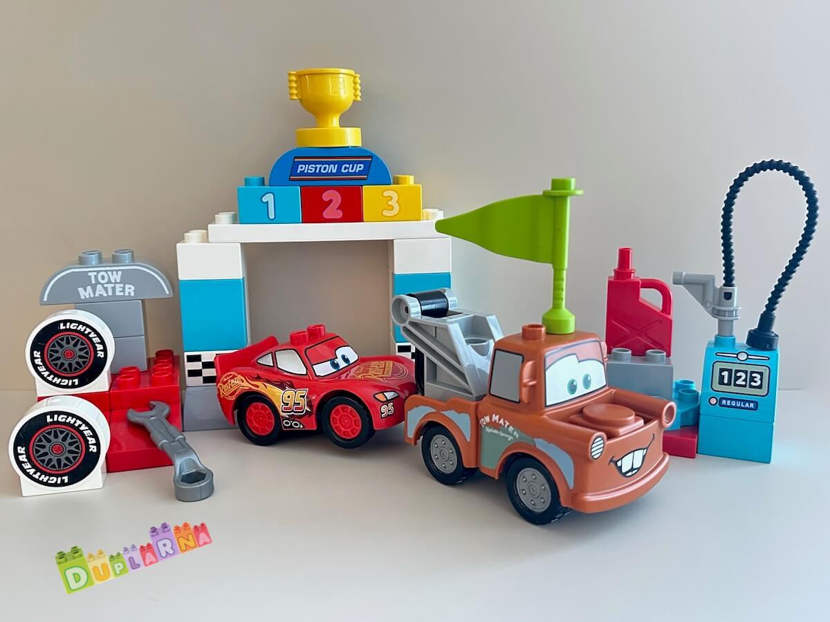 Lego Duplo 10924 - Cars - Závodní den Bleska McQueena