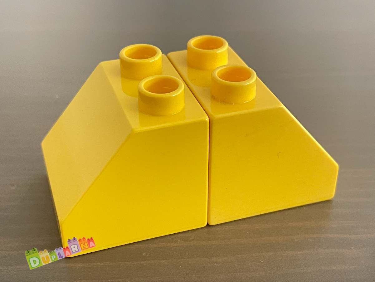 Lego Duplo Kostka 2x2 zkosená žlutá