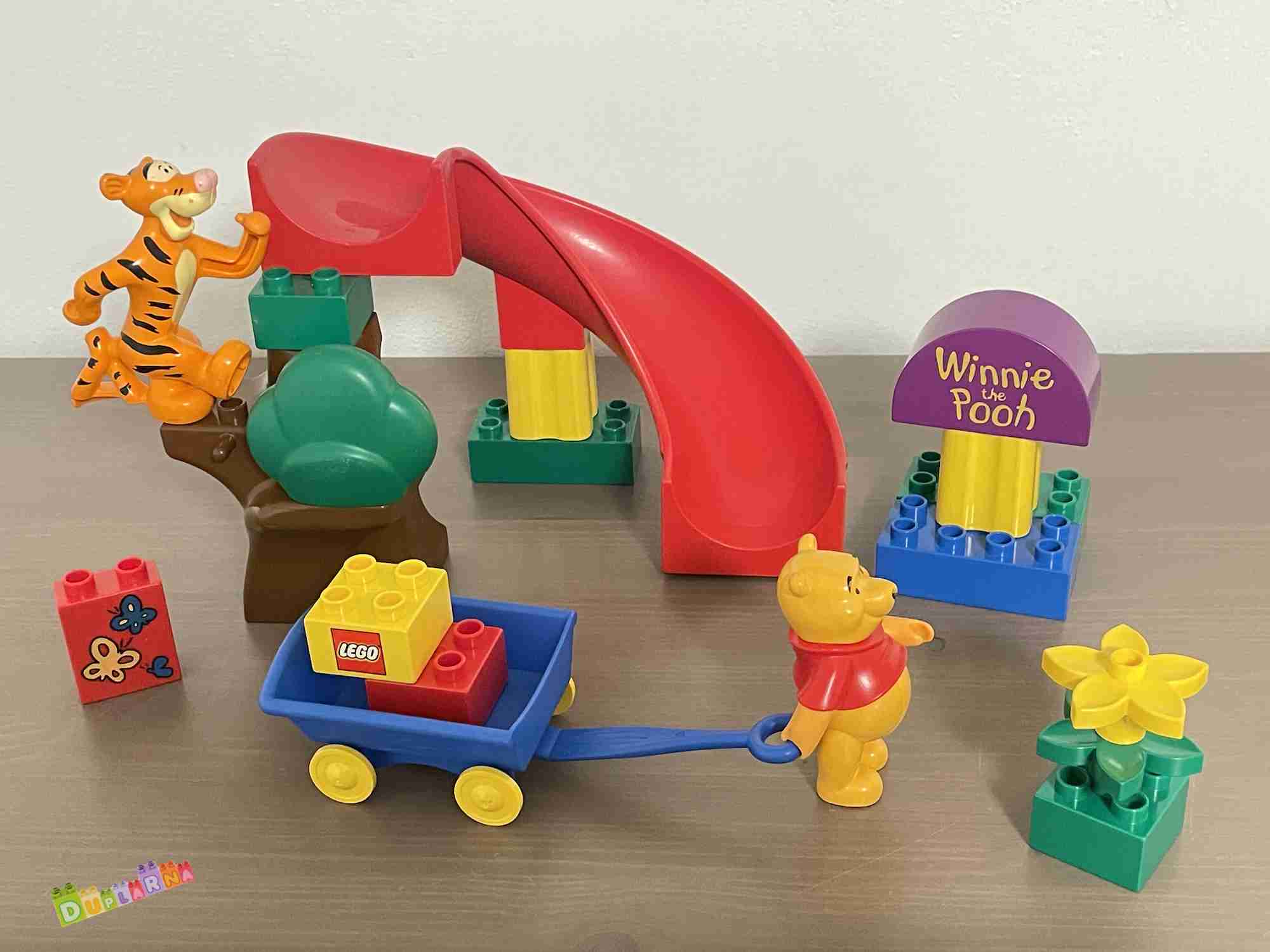 Lego Duplo 2985 - Medvídek Pú - Domeček medvídka Pú v lese se skluzavkou