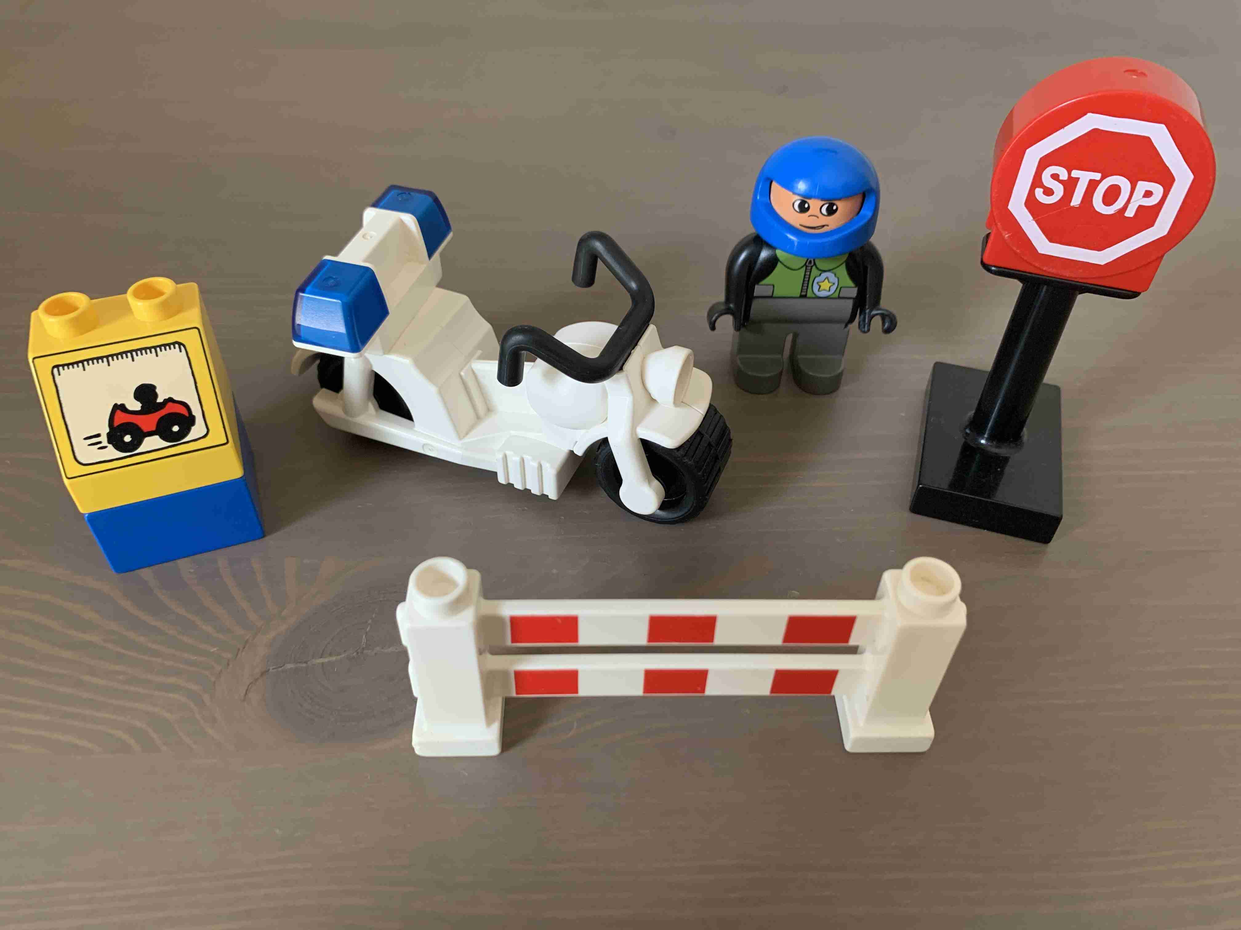 Lego Duplo 3607 - Policejní motorka