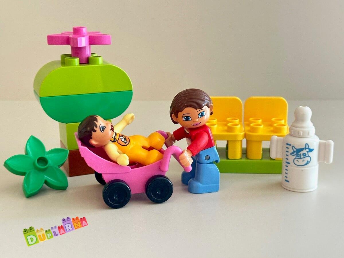 Lego Duplo 10585 - Krmení dítěte ( miminko + kočárek )