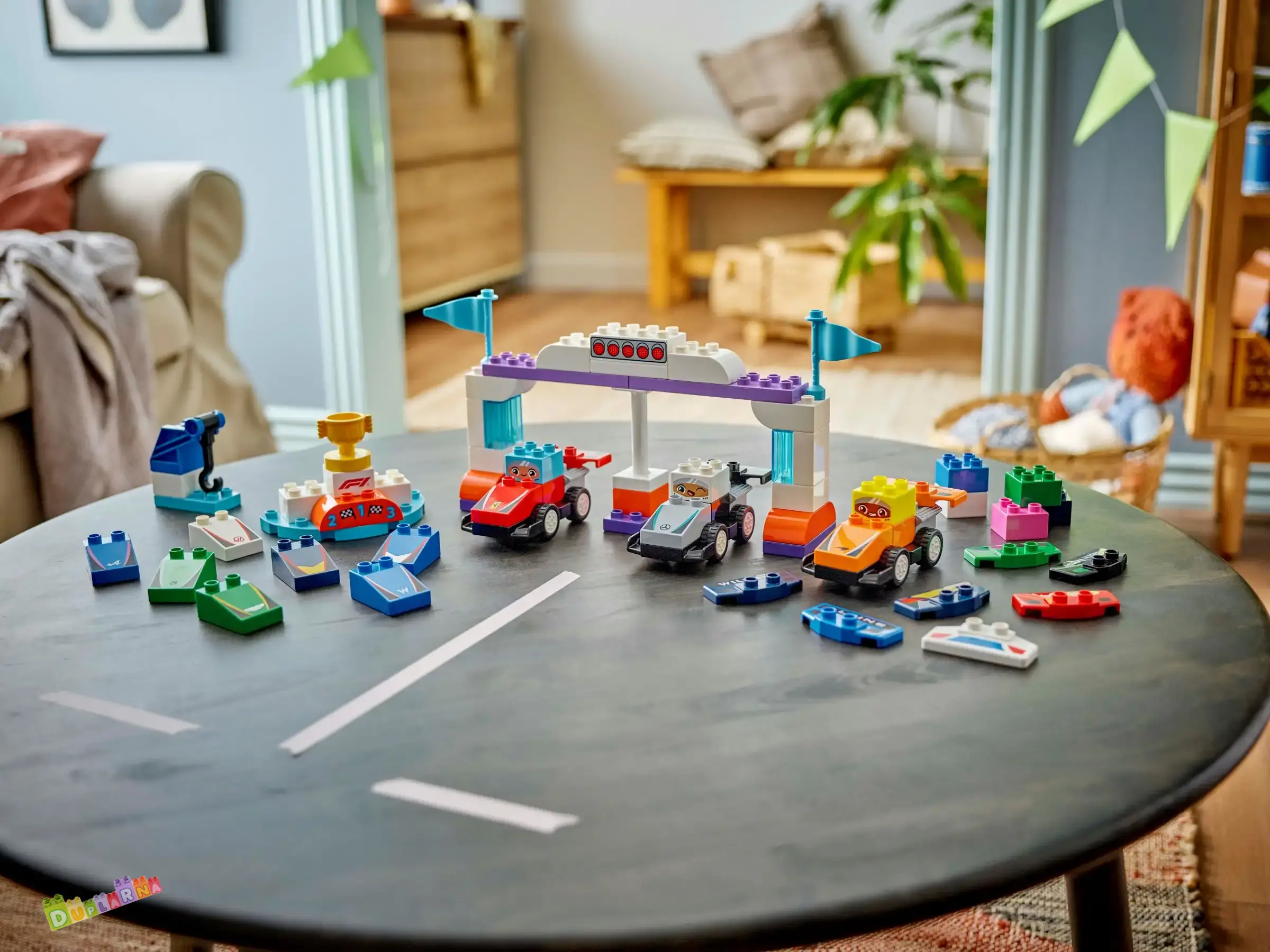 Lego Duplo 10445 - Závodní auta a řidiči týmu F1