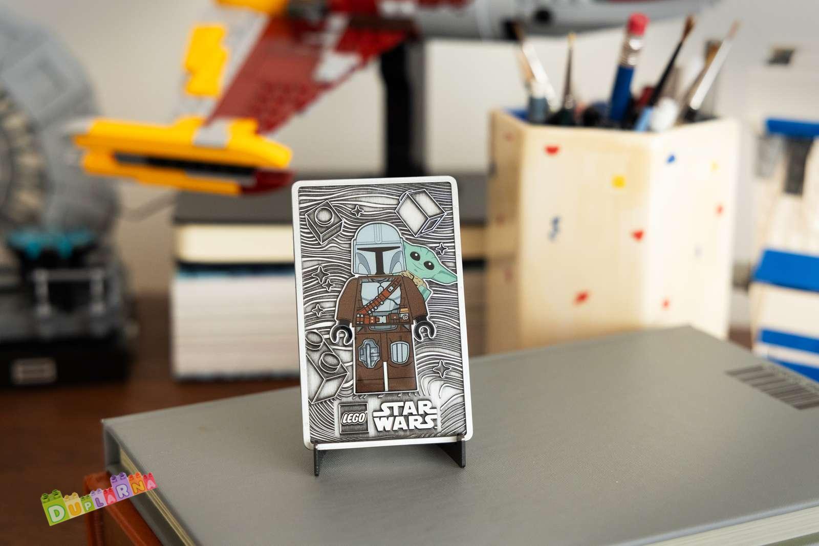 Lego GWP - Star Wars - Kovová karta Mandalorian™ a Grogu™