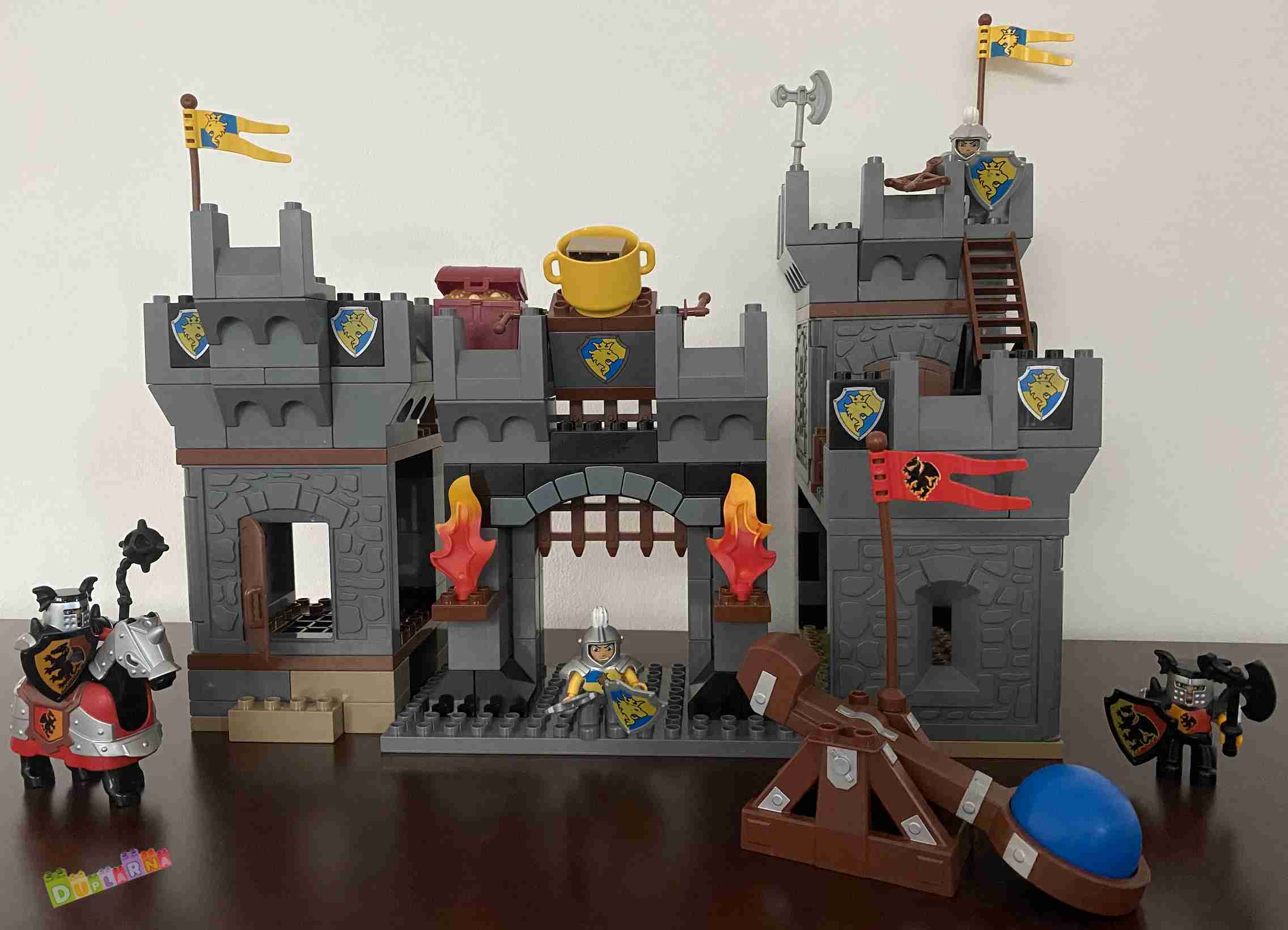 Lego Duplo 4777 - Hrad - Rytíři - Velký rytířský hrad s katapultem