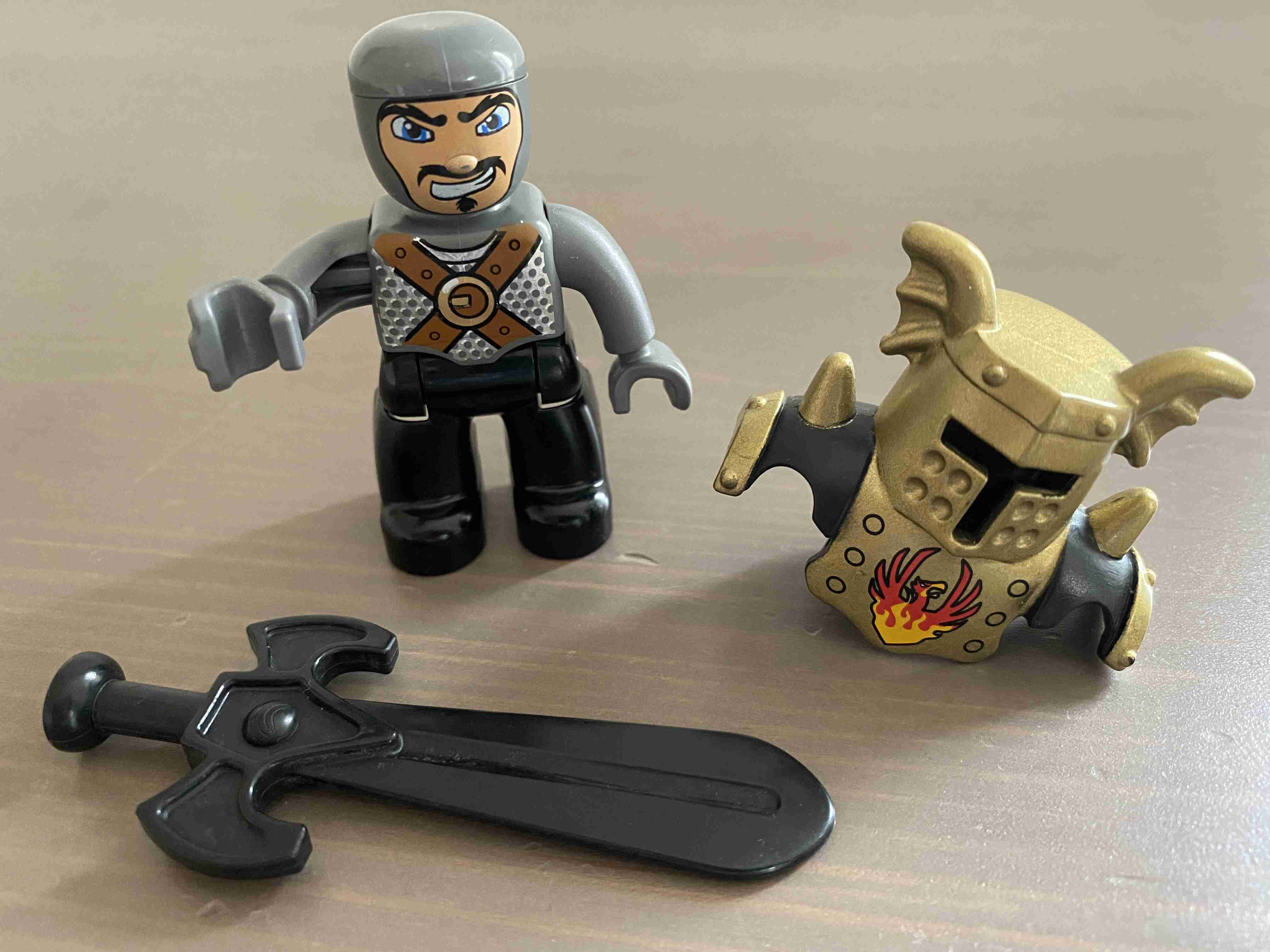 Lego Duplo Rytíř (Meč,zlaté brnění)