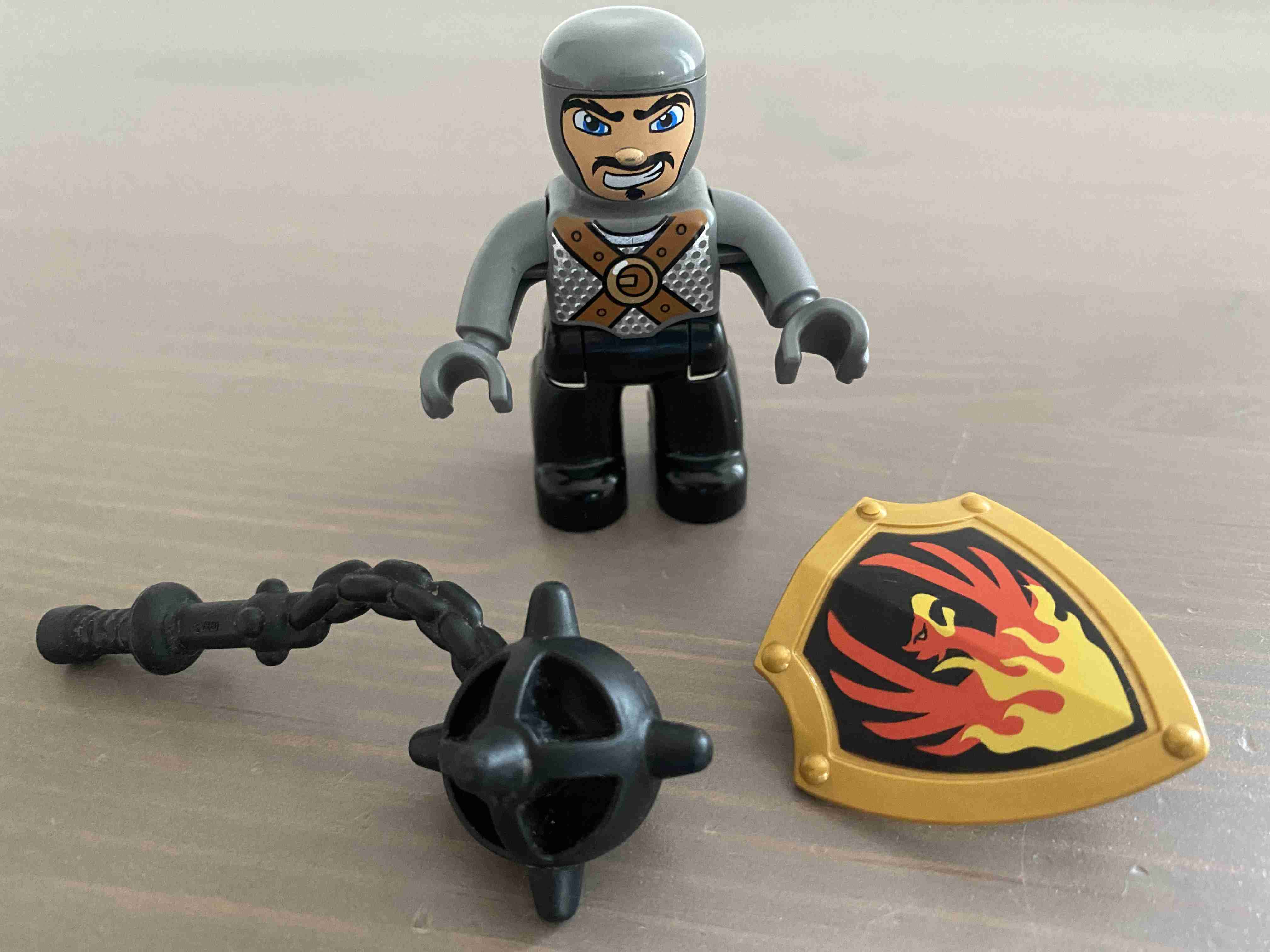 Lego Duplo Rytíř (Palcát,zlatý štít)