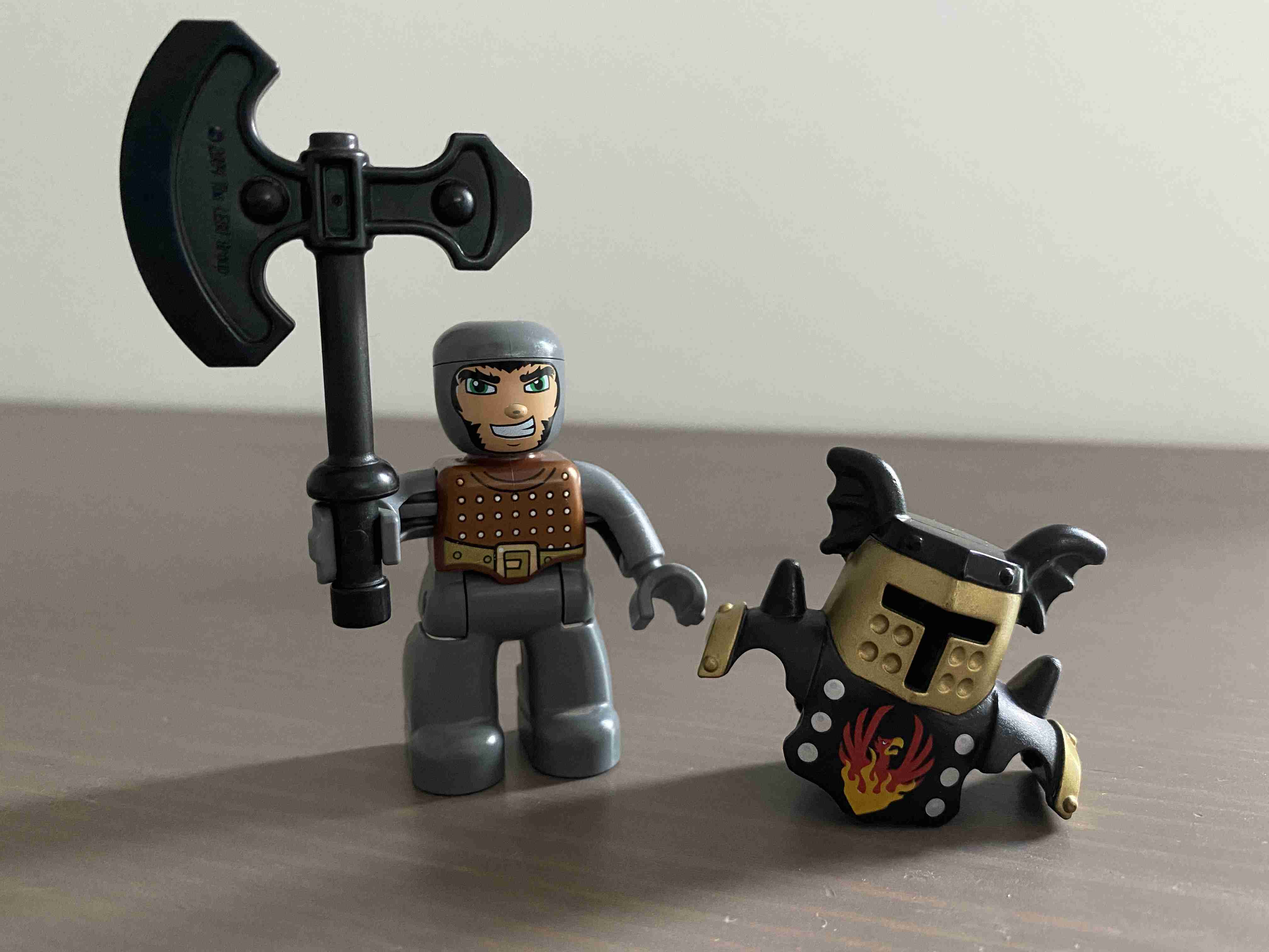 Lego Duplo Rytíř (sekerka,brnění)