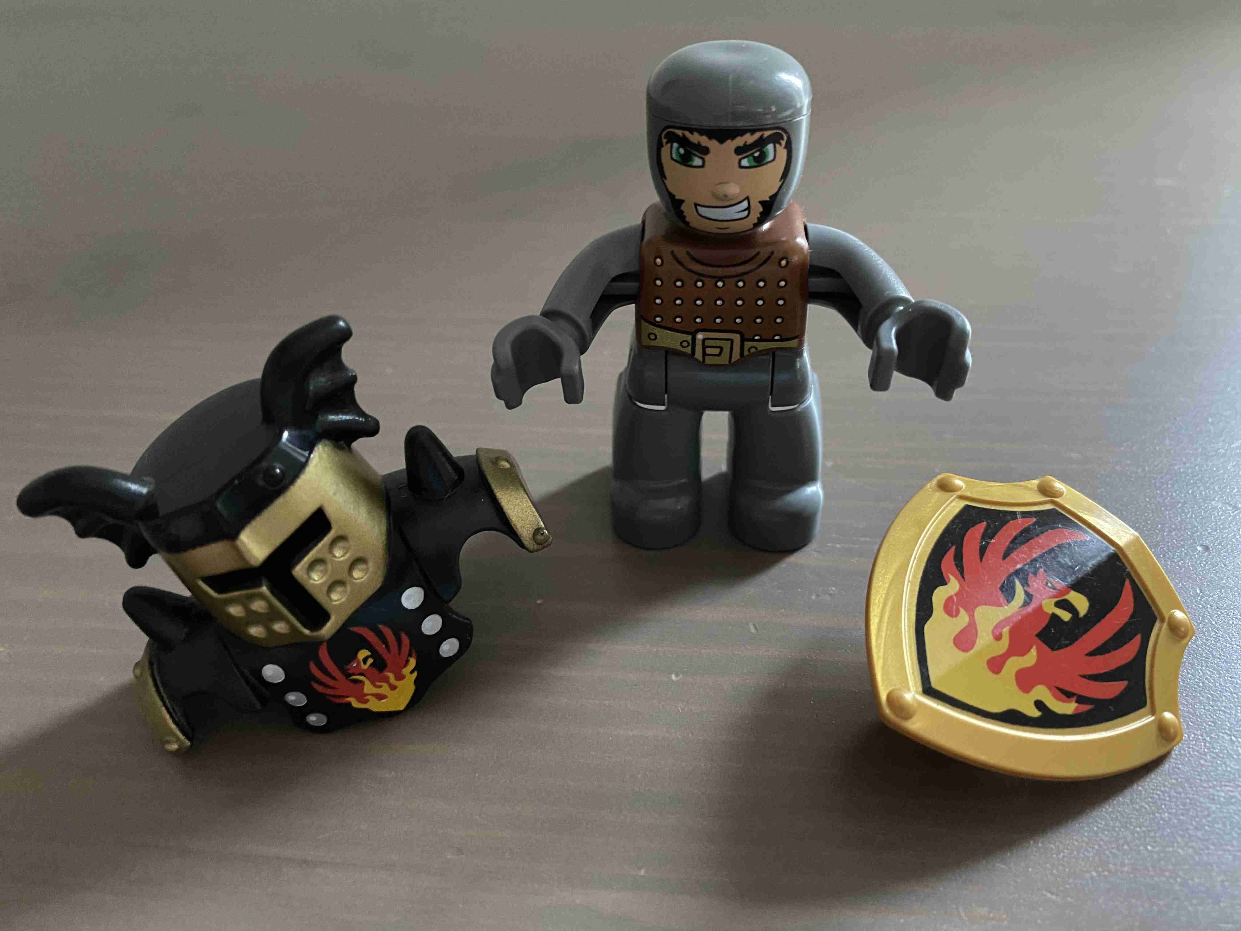 Lego Duplo Rytíř (zlatý štít,brnění)