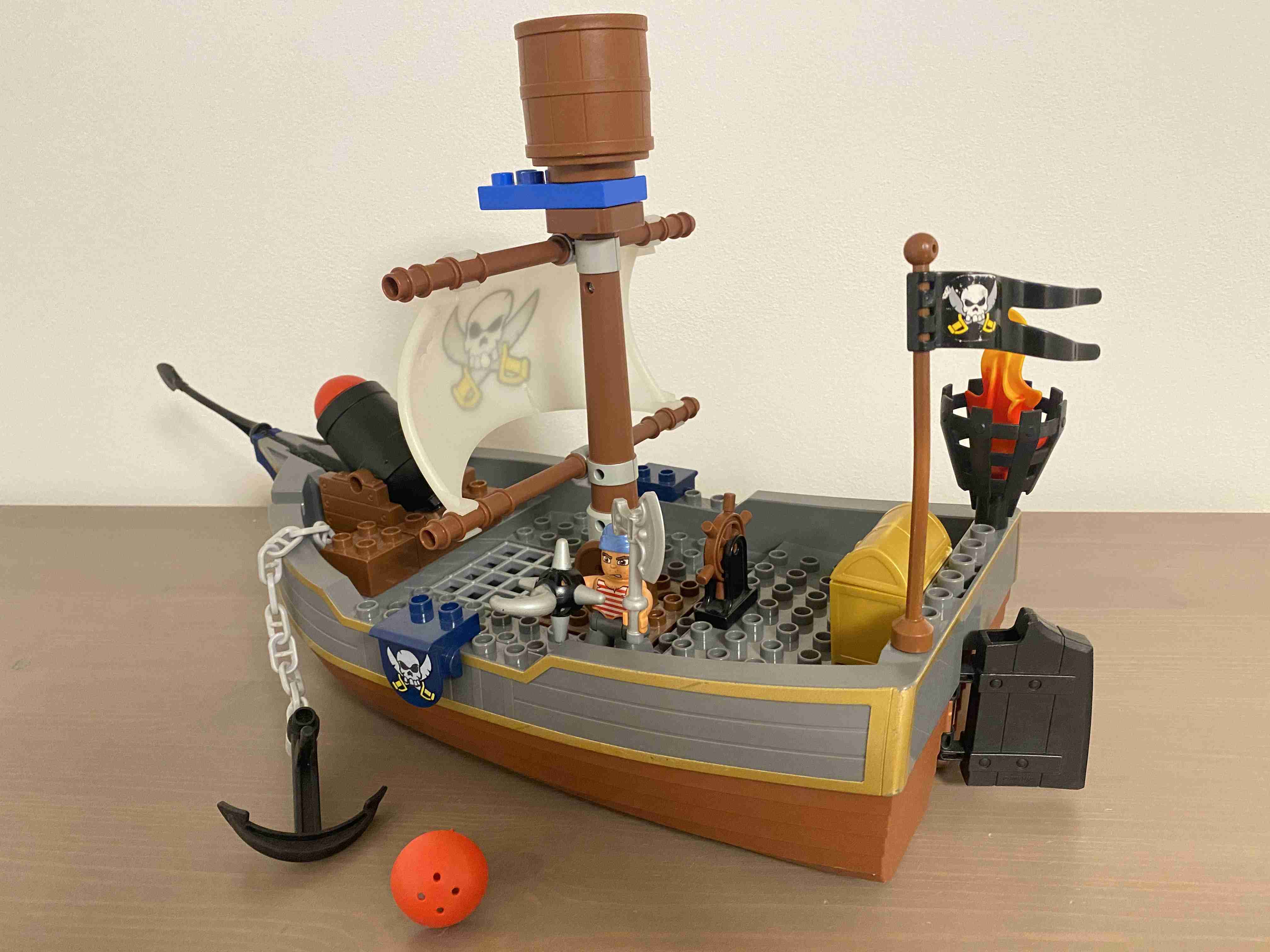 Lego Duplo 7881 - Pirátská loď se svítící plachtou