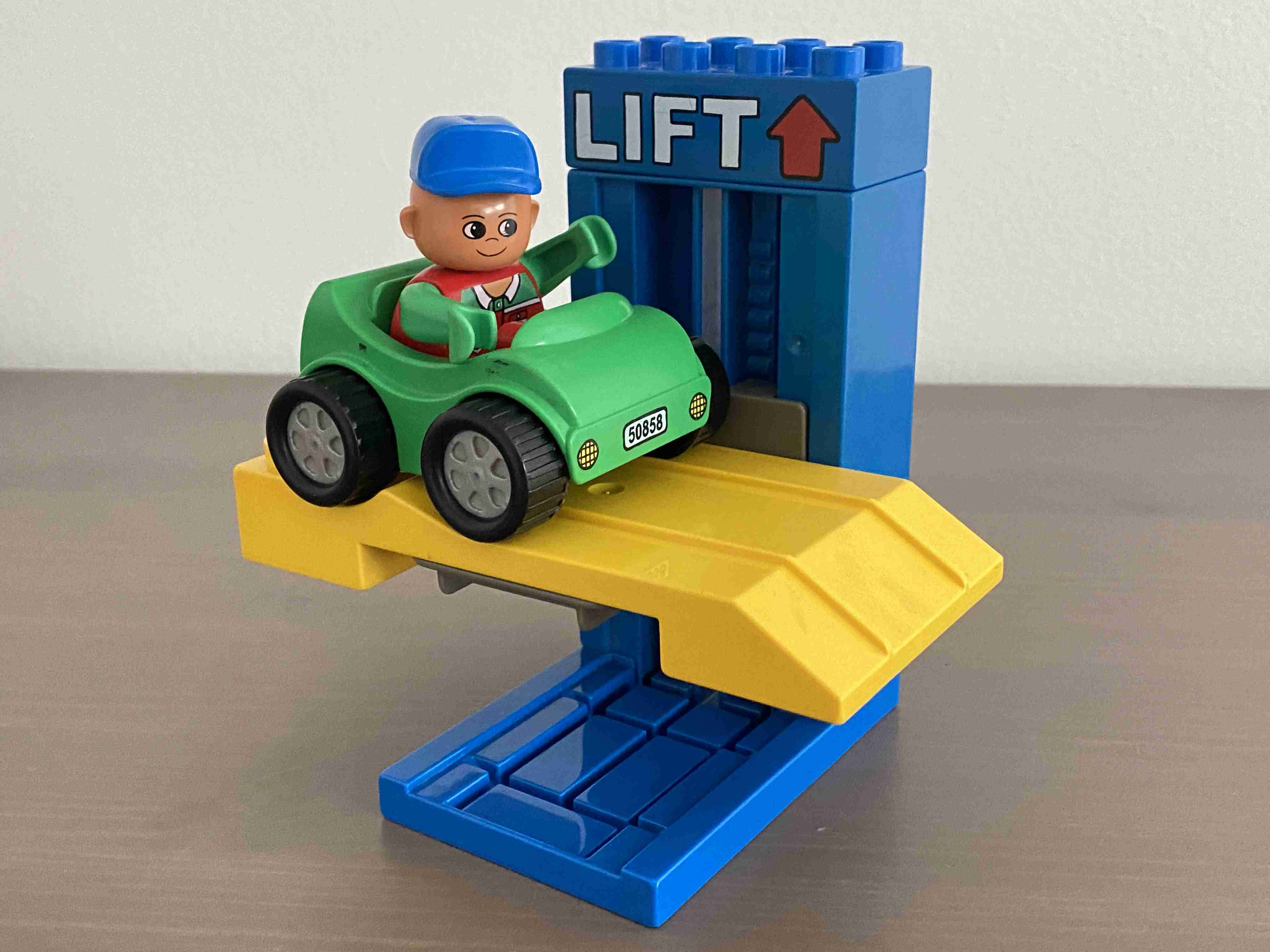 Lego Duplo výtah pro auta / zvedací plošina