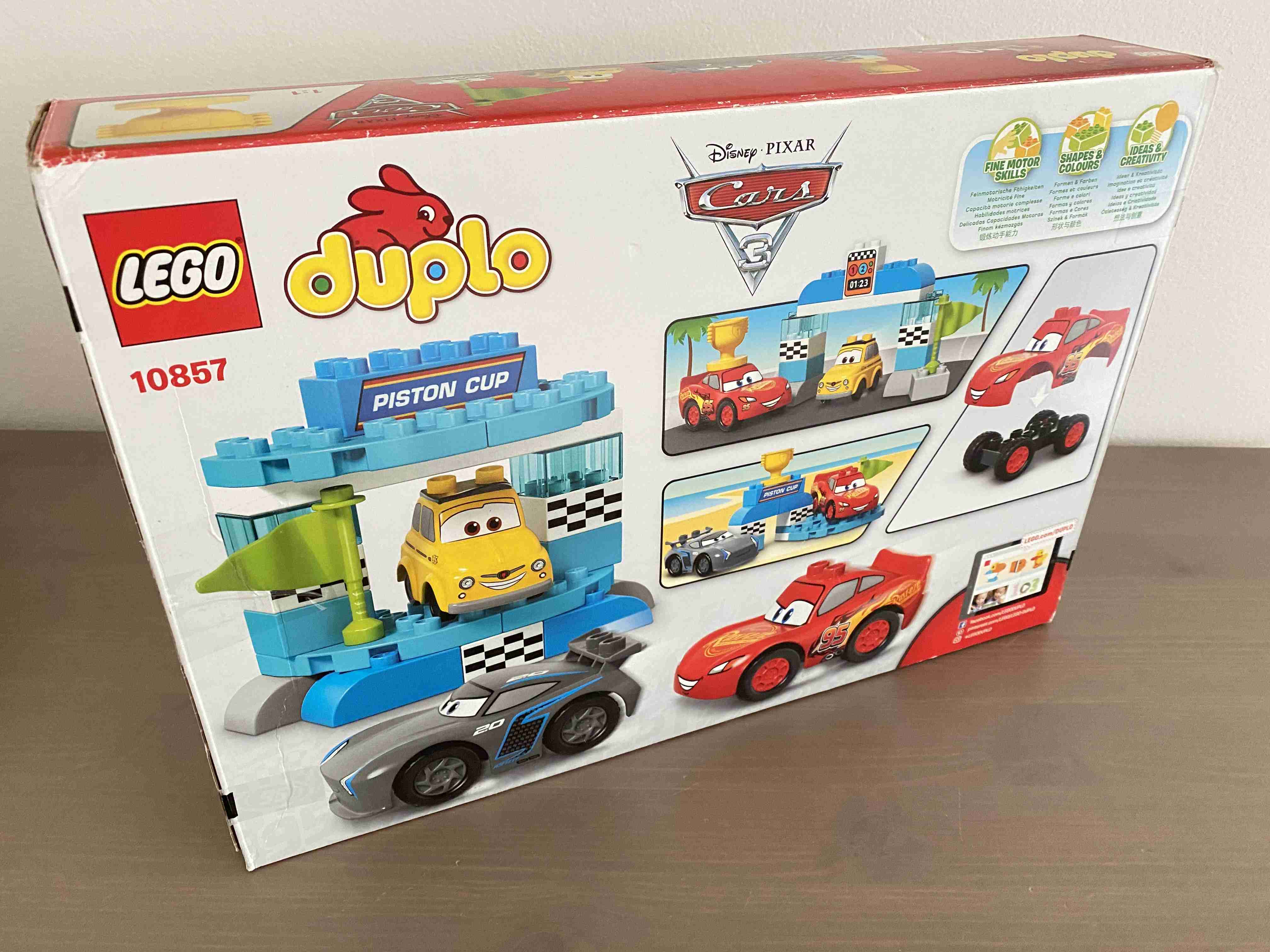 Lego Duplo 10857 - Cars - Závod o zlatý píst