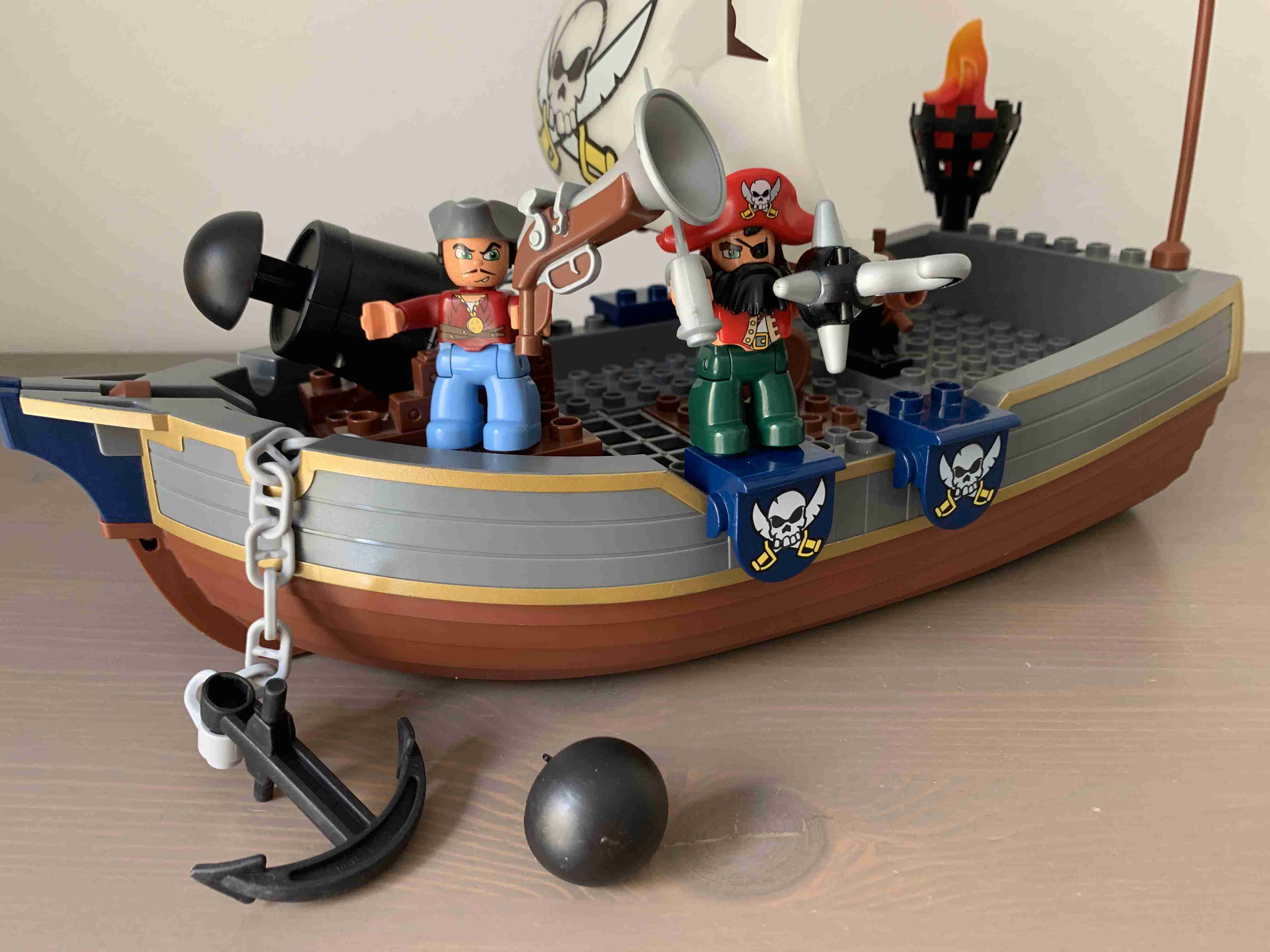 Lego Duplo 7881 - Pirátská loď se svítící plachtou