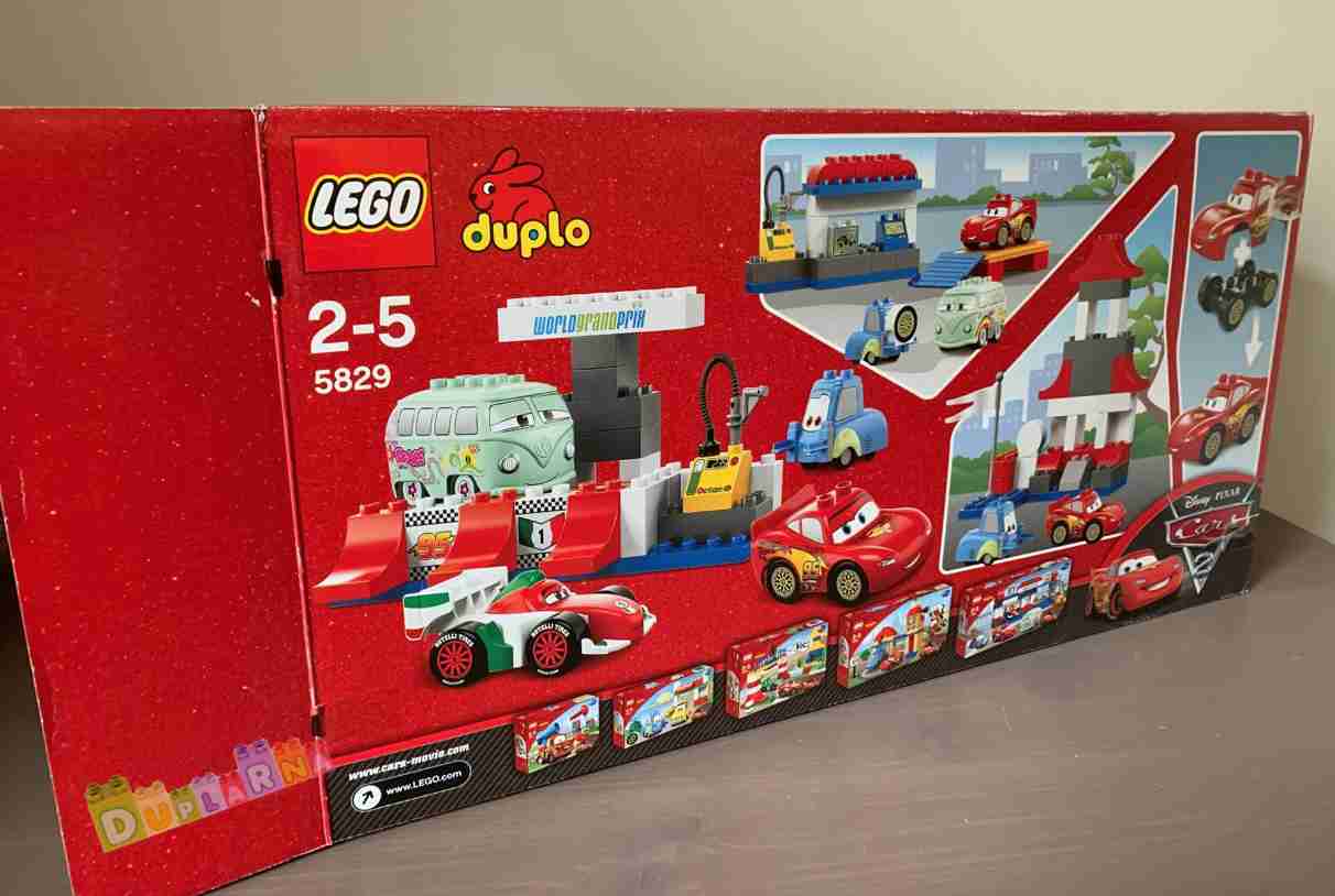 Lego Duplo 5829 - Cars - Zastávka v depu 