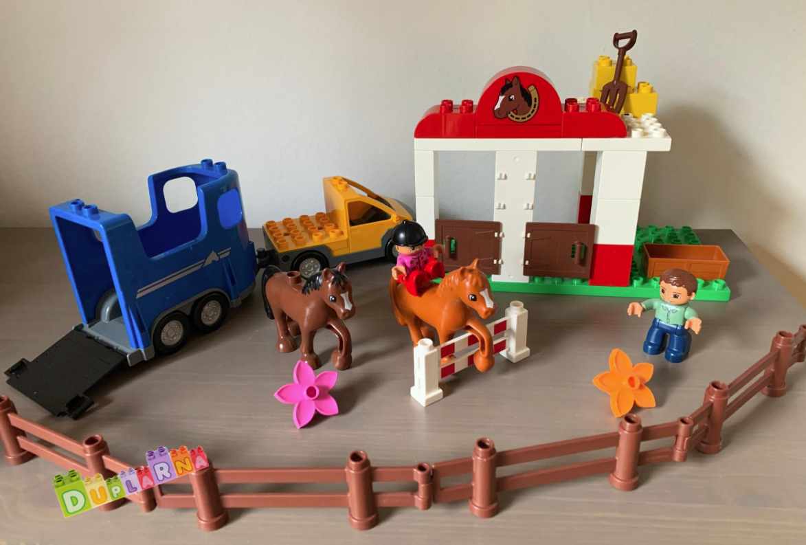 Lego Duplo 5648 - Koňské stáje