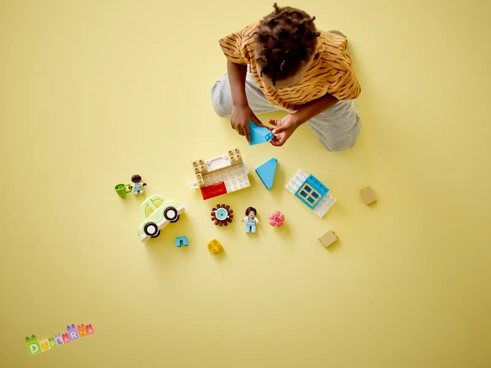 Lego Duplo 10986 - Pojízdný rodinný dům / karavan