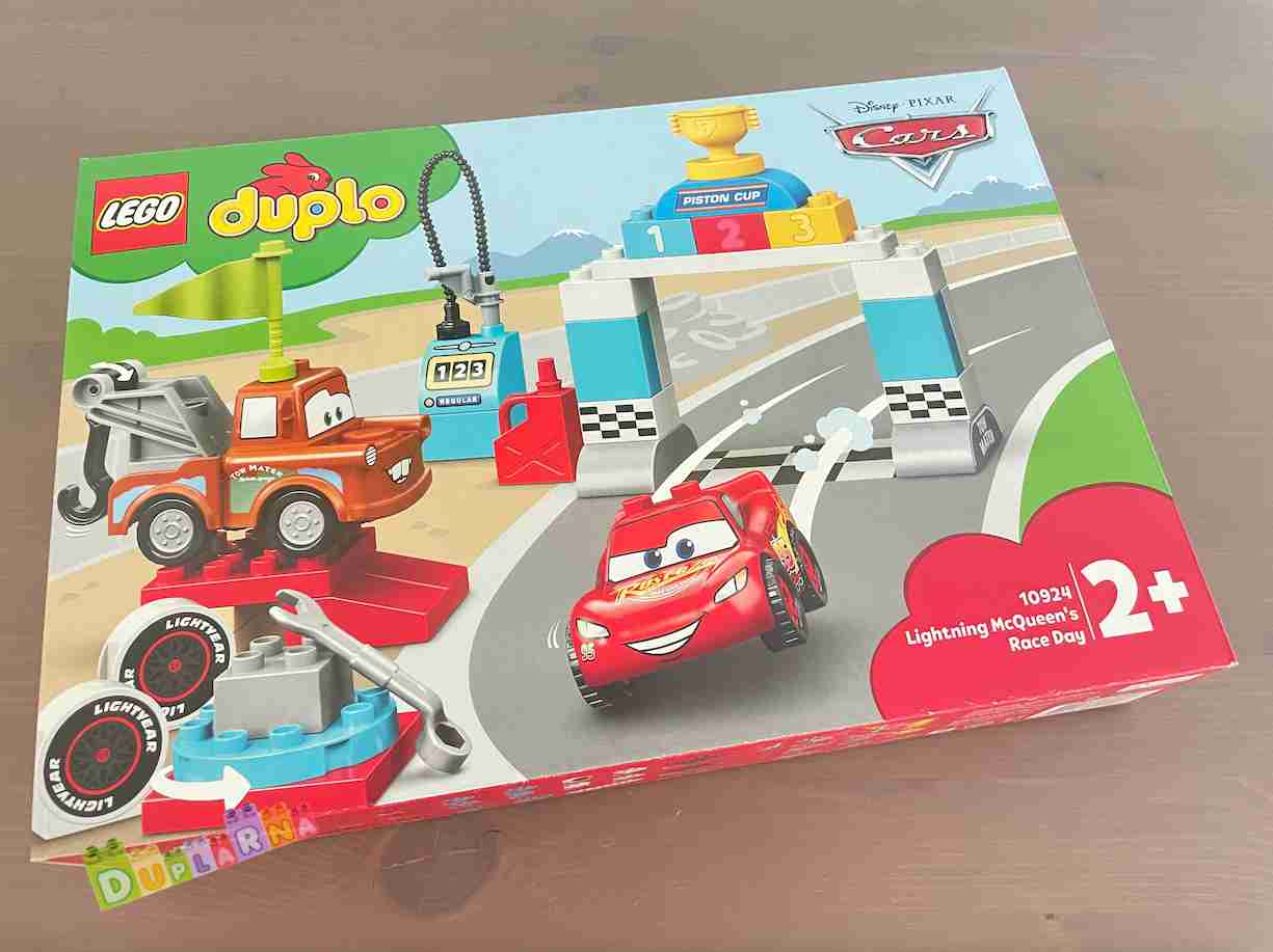 Lego Duplo 10924 - Cars / Závodní den Bleska McQueena