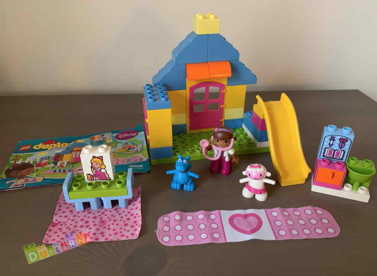 Lego Duplo 10606 - Doktorka Plyšáková - Ordinace na dvorku