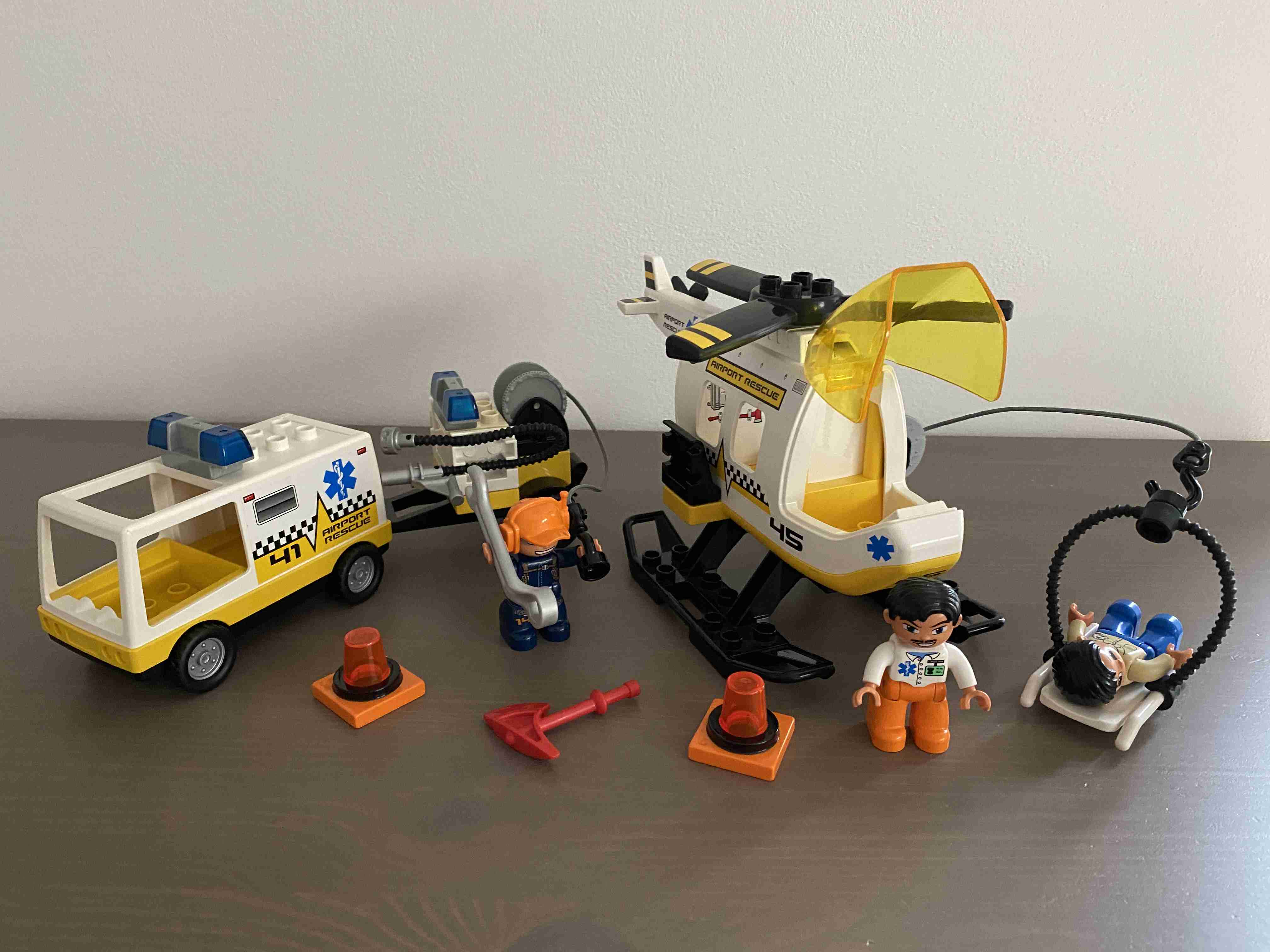 Lego Duplo 7841 - Letištní Vrtulník a sanitka - Helicopter Rescue Unit
