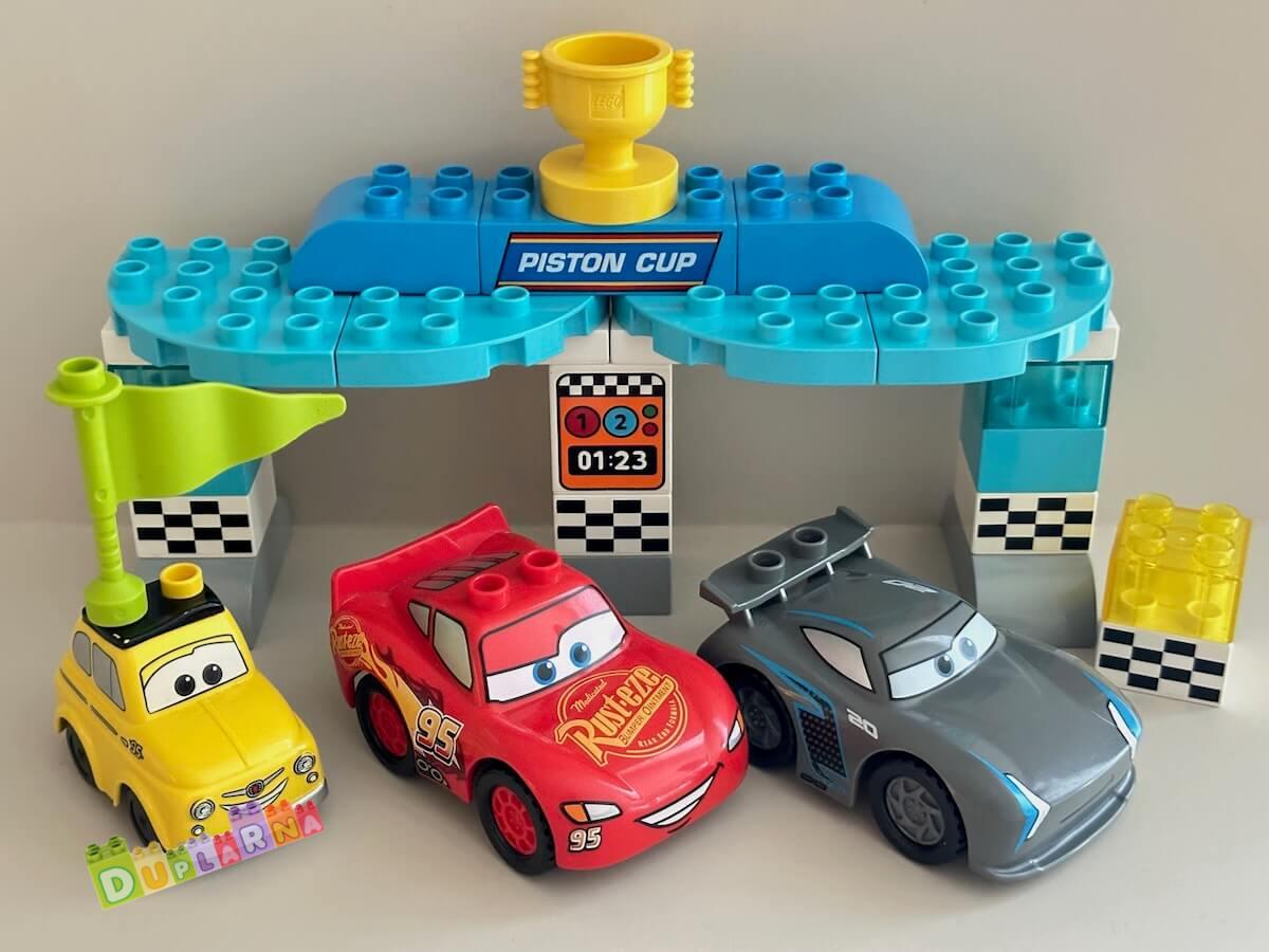 Lego Duplo 10857 - Cars - Závod o zlatý píst