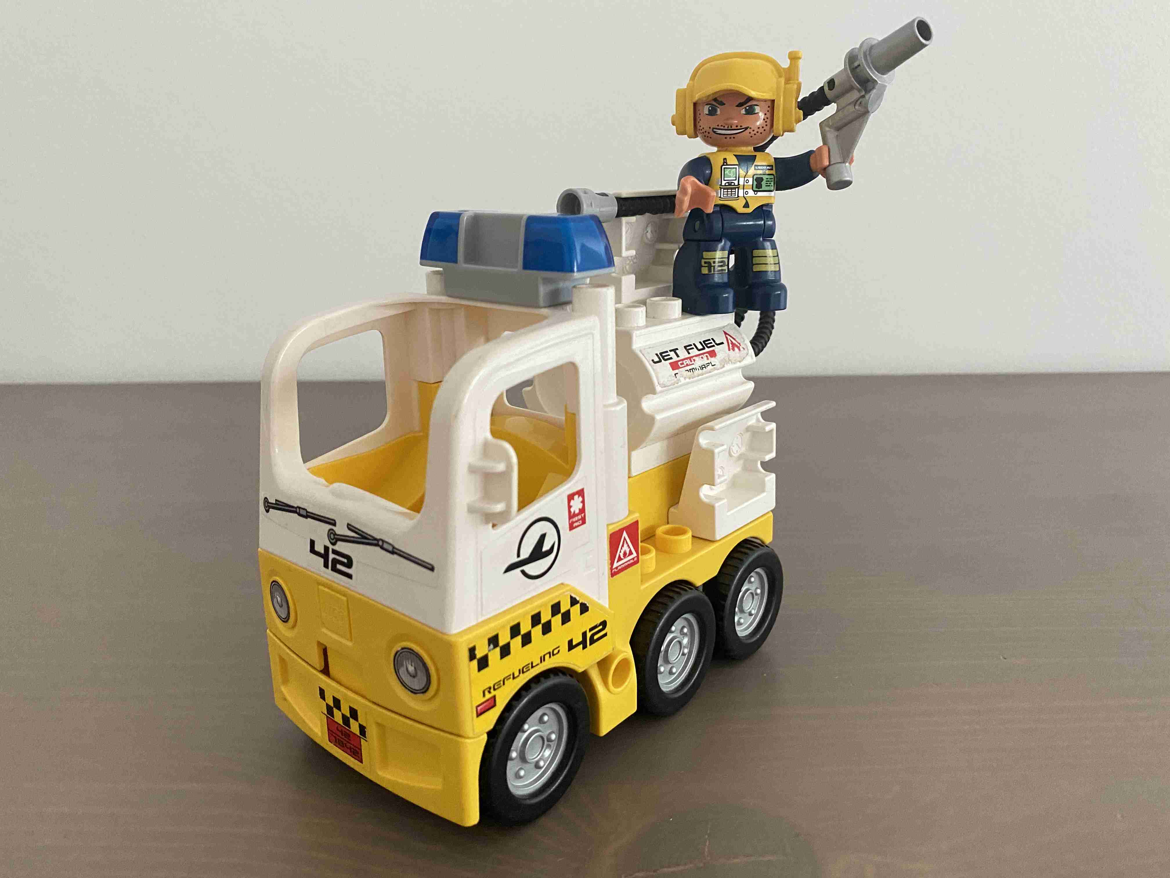 Lego Duplo 7842 - Letištní tankovací cisterna