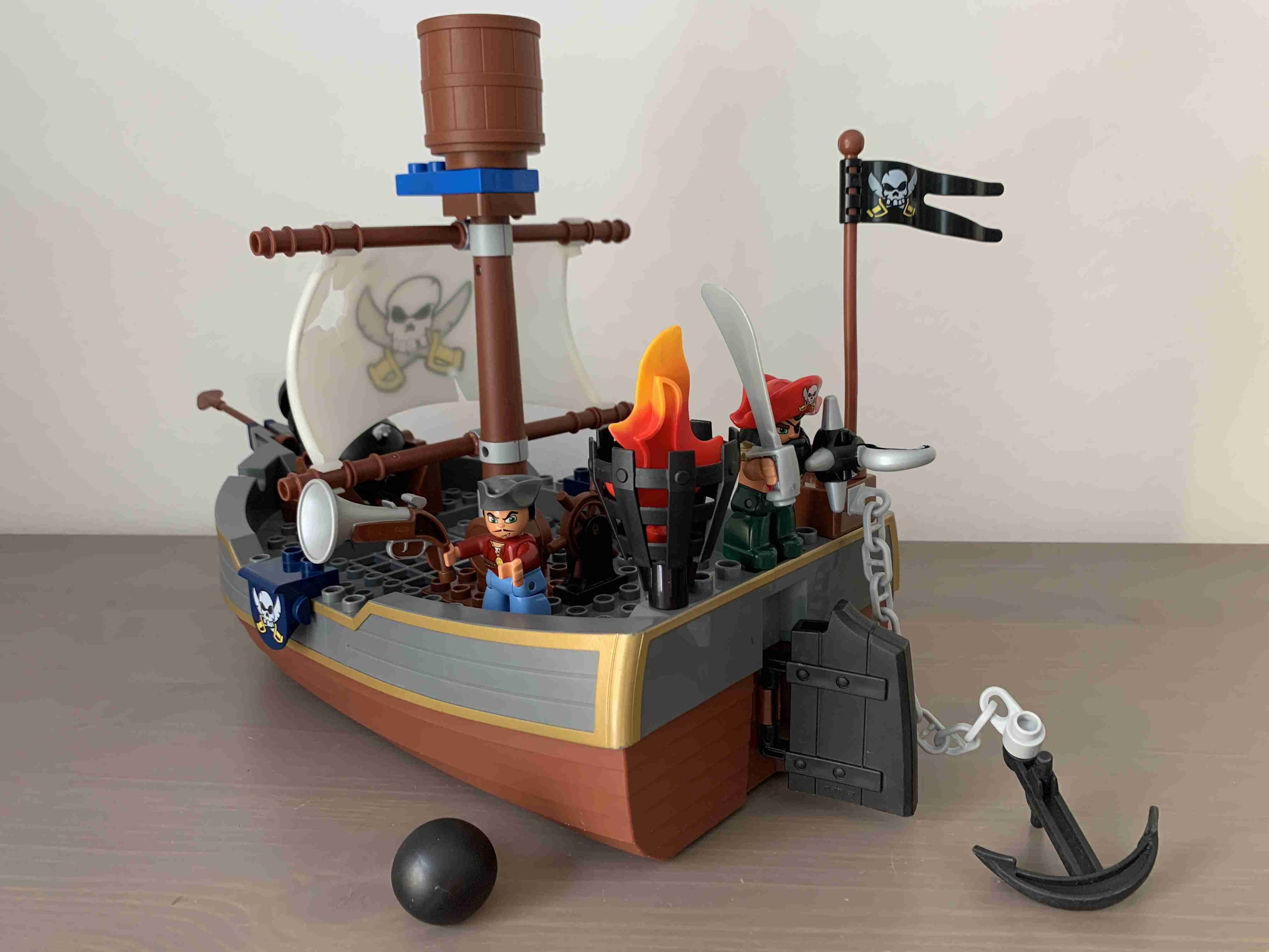 Lego Duplo 7881 - Pirátská loď se svítící plachtou