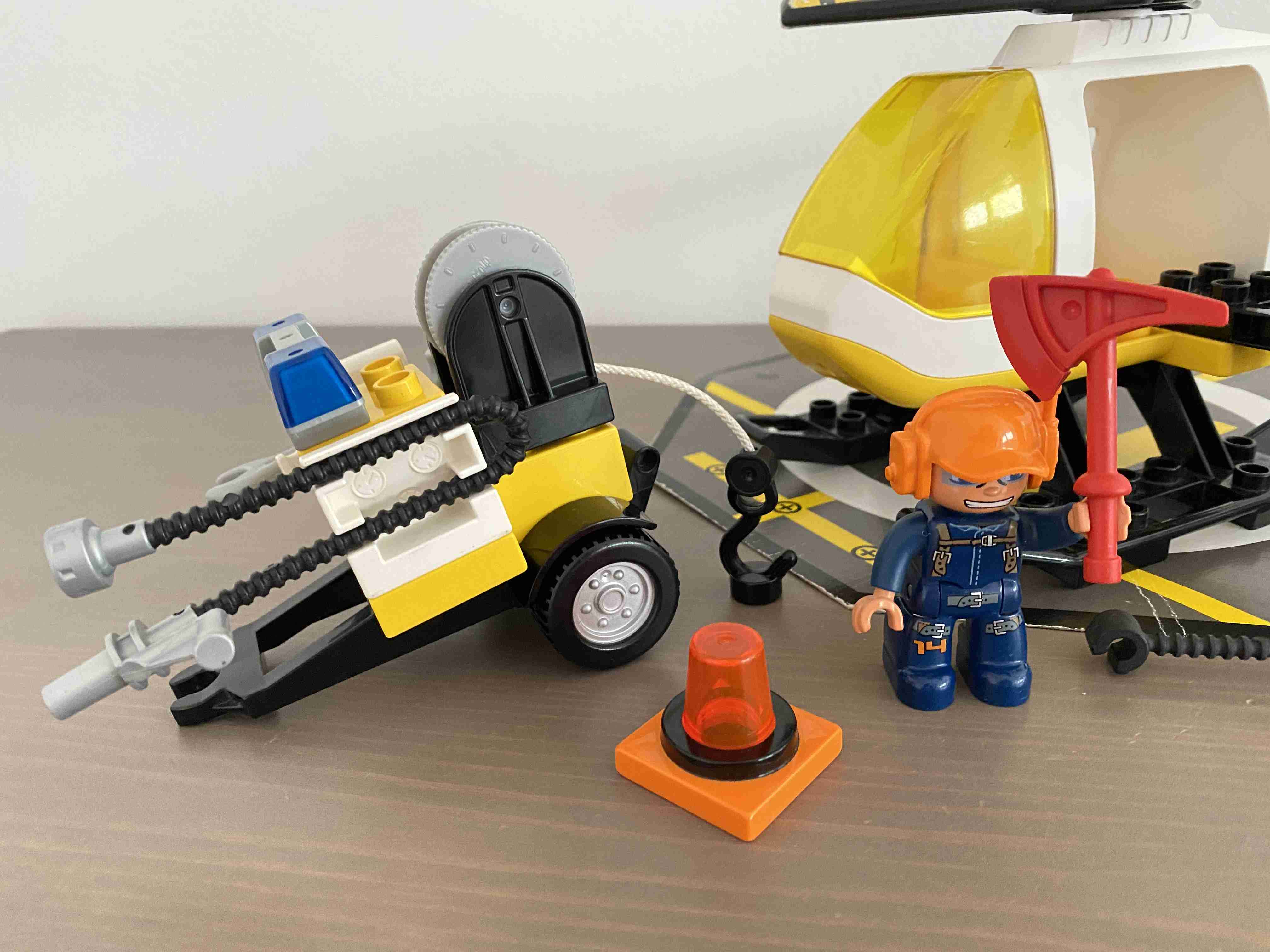 Lego Duplo 7841 - Letištní Vrtulník a sanitka - Helicopter Rescue Unit 