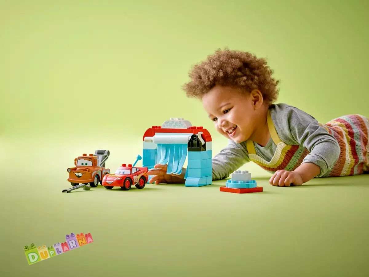Lego Duplo 10996 - Cars - Na myčce s Bleskem McQueenem a Burákem