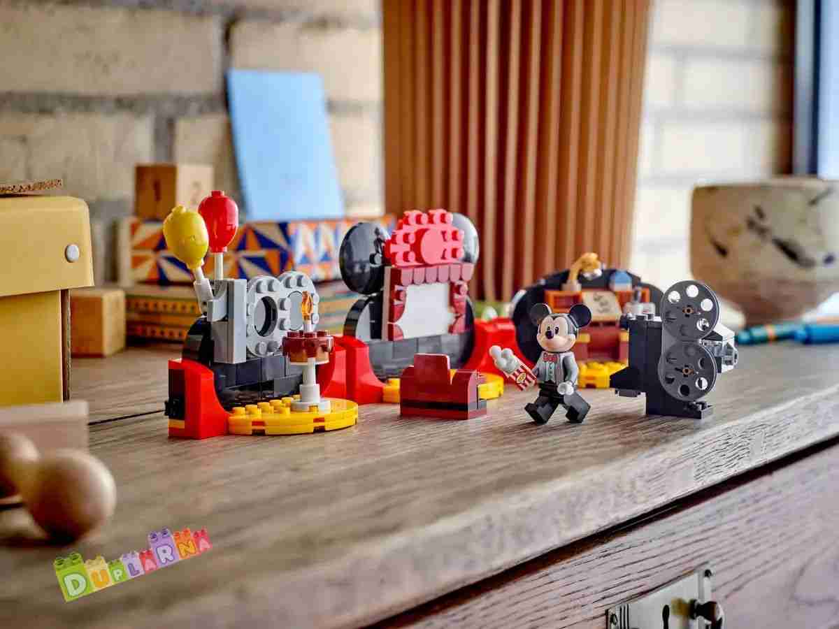 Lego Disney VIP 40600 - Oslava 100 let studia Disney