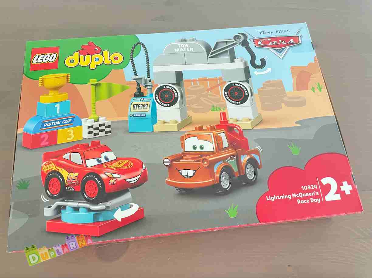 Lego Duplo 10924 - Cars / Závodní den Bleska McQueena