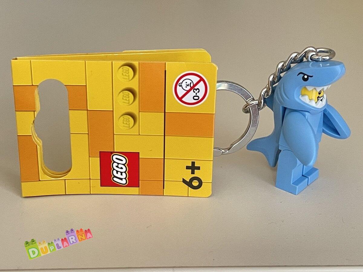 Lego 853666 klíčenka - Přívěsek na klíče – Chlapík v převleku  žraloka