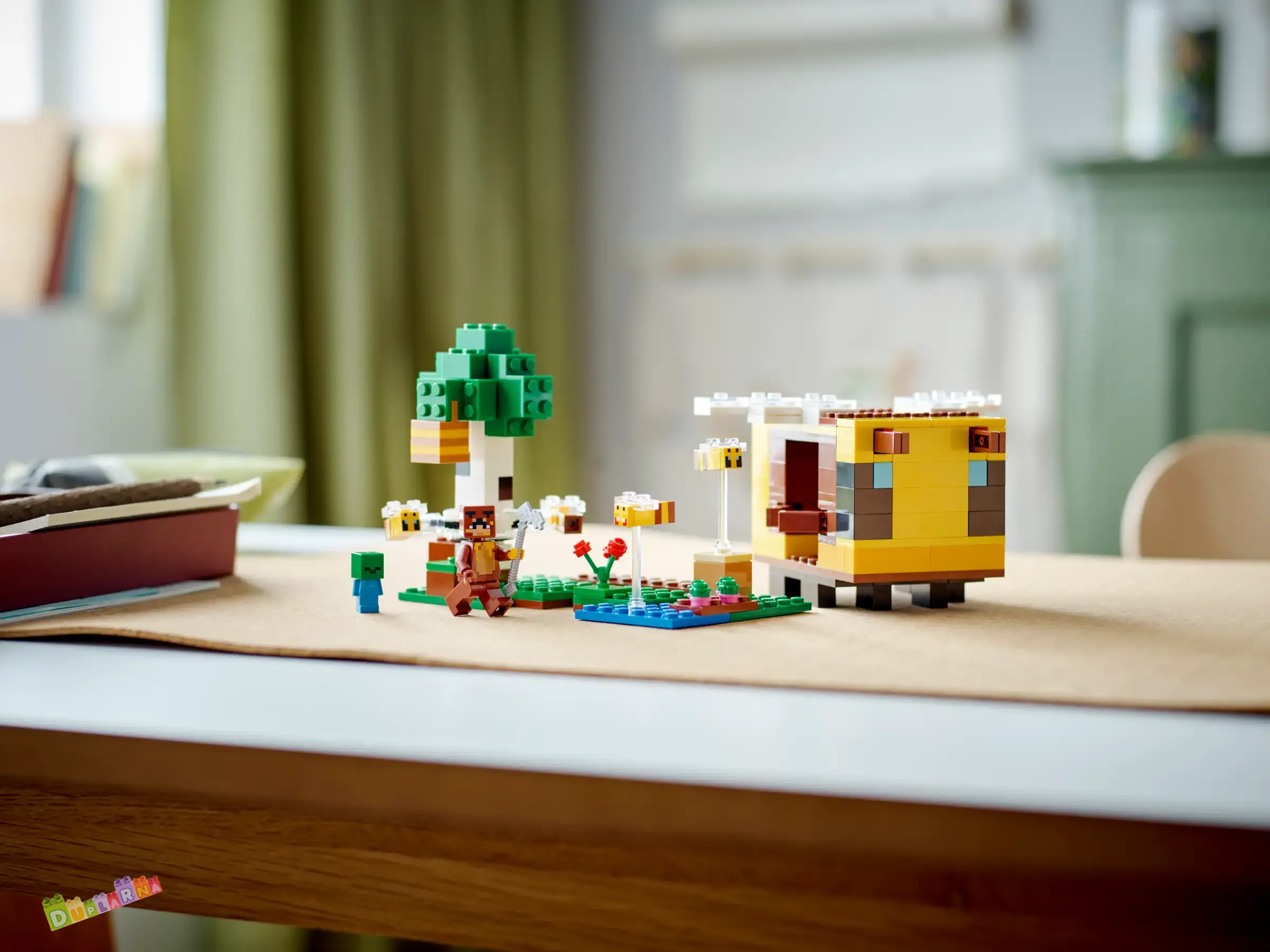 Lego Minecraft 21241 - Včelí domek