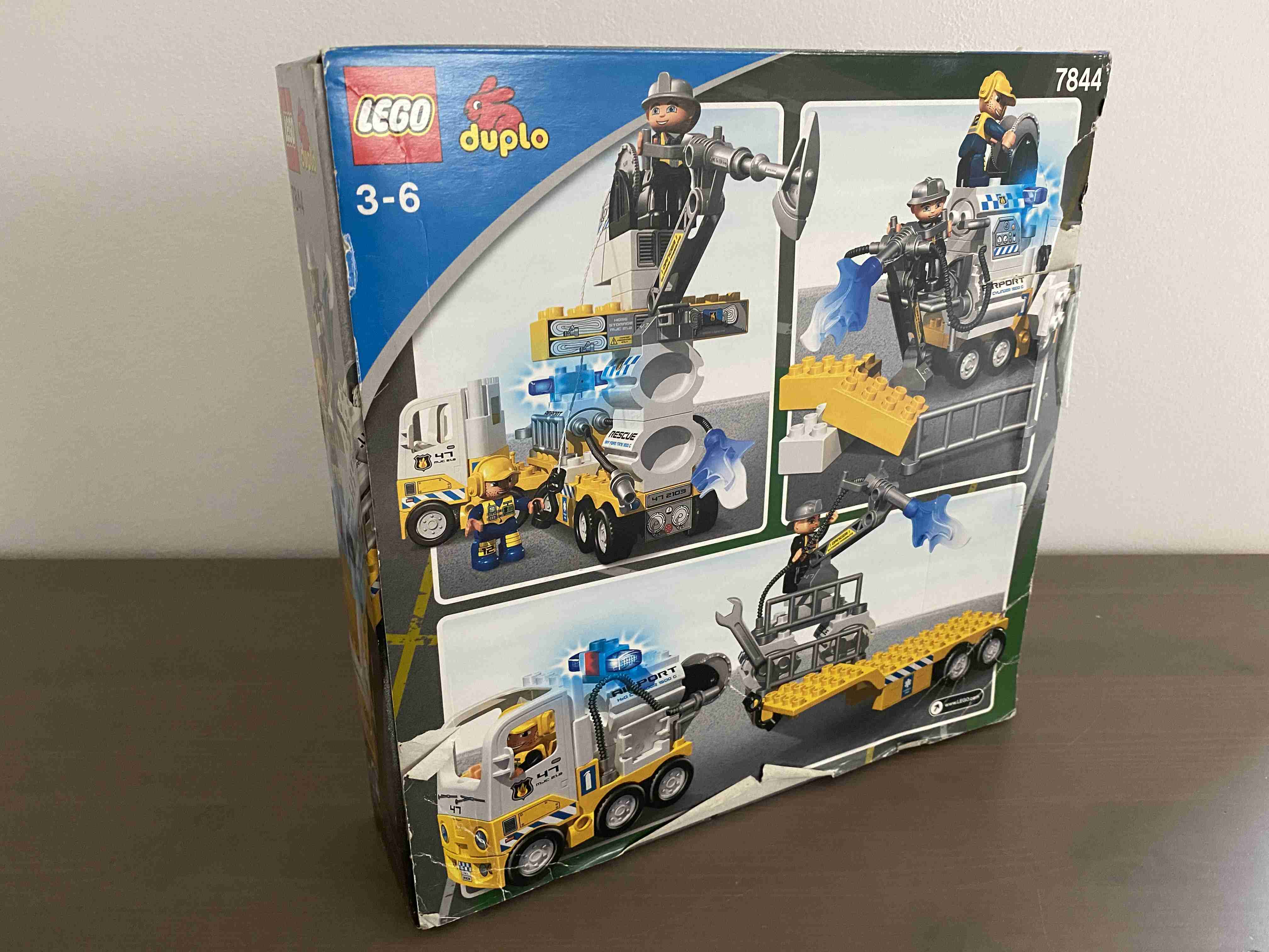 Lego Duplo 7844 - Letištní hasiči - cisterna - Airport Rescue Truck