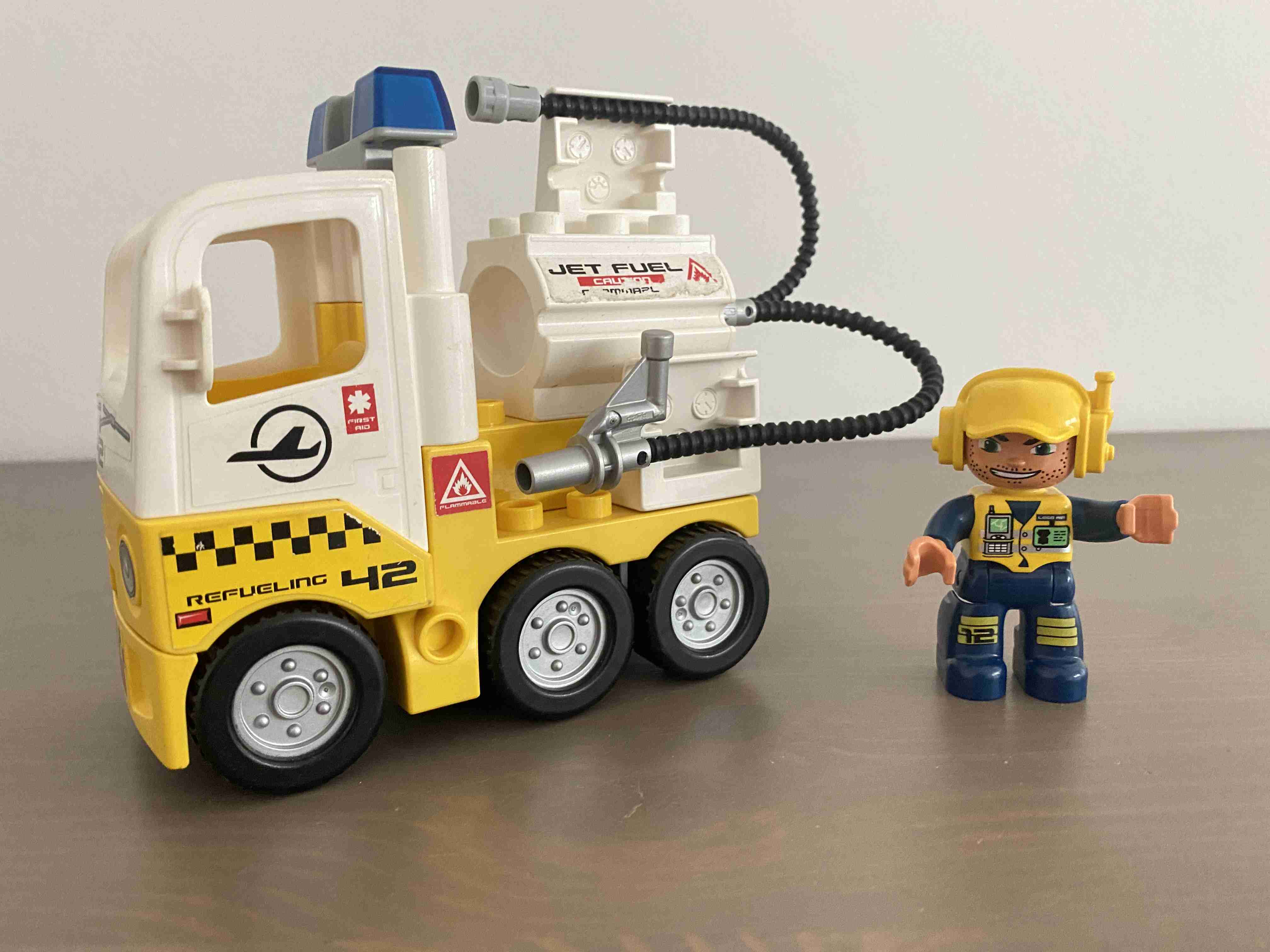 Lego Duplo 7842 - Letištní tankovací cisterna