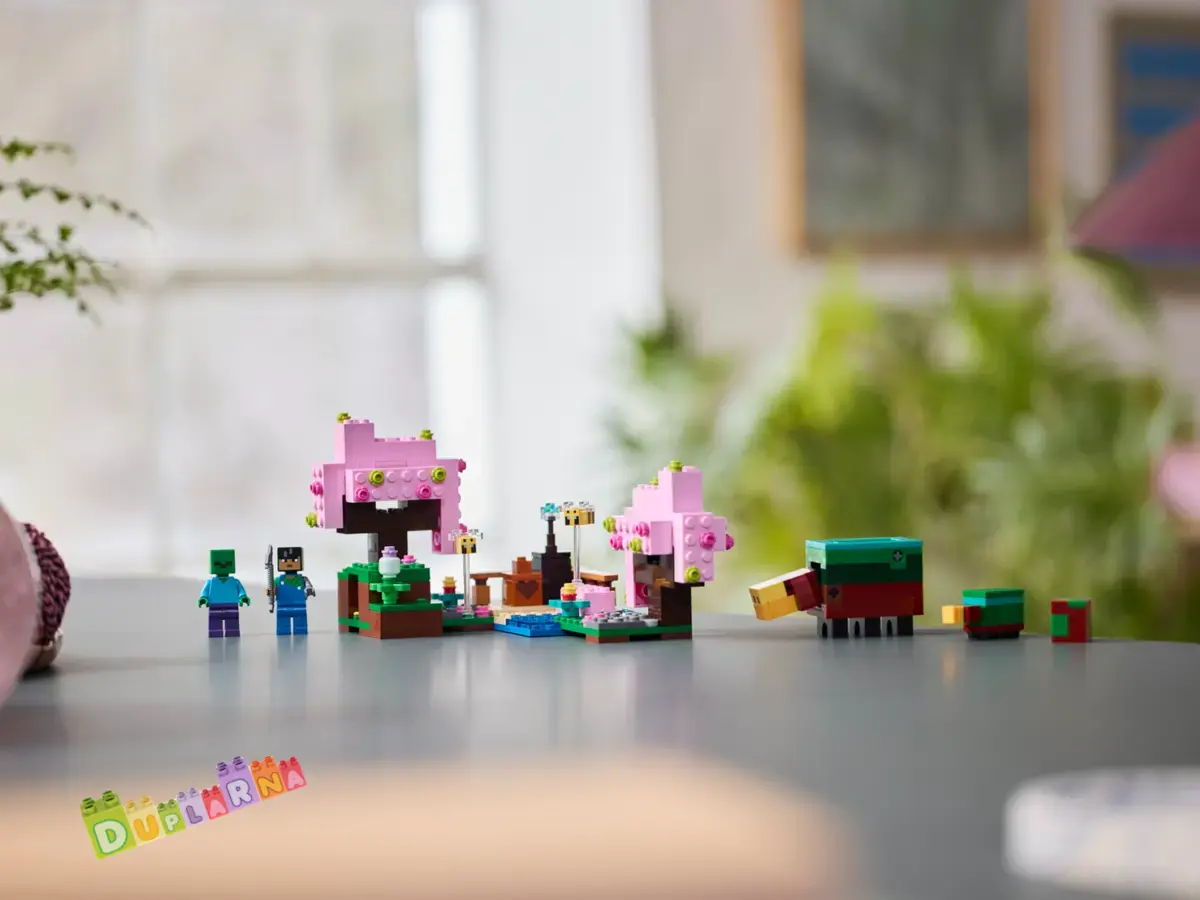 Lego Minecraft 21260 - Zahrada s rozkvetlými třešněmi