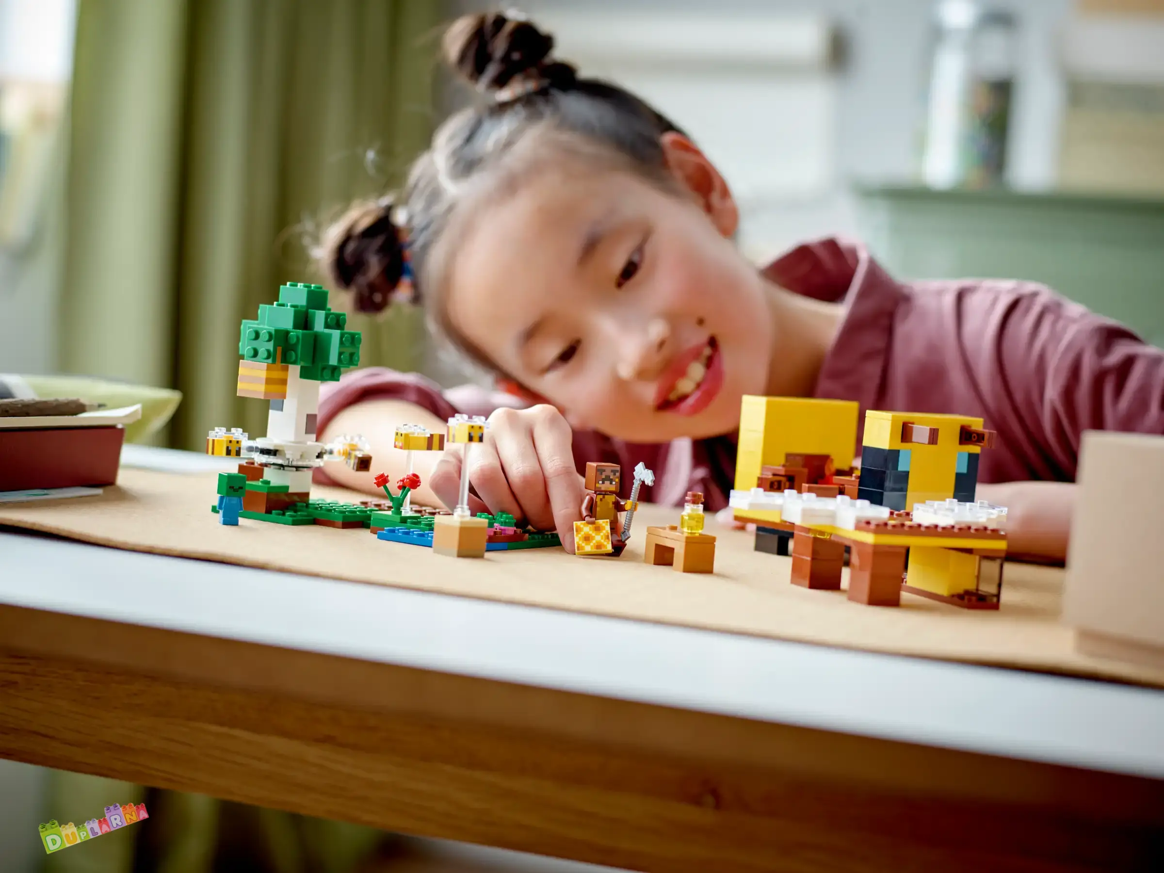 Lego Minecraft 21241 - Včelí domek